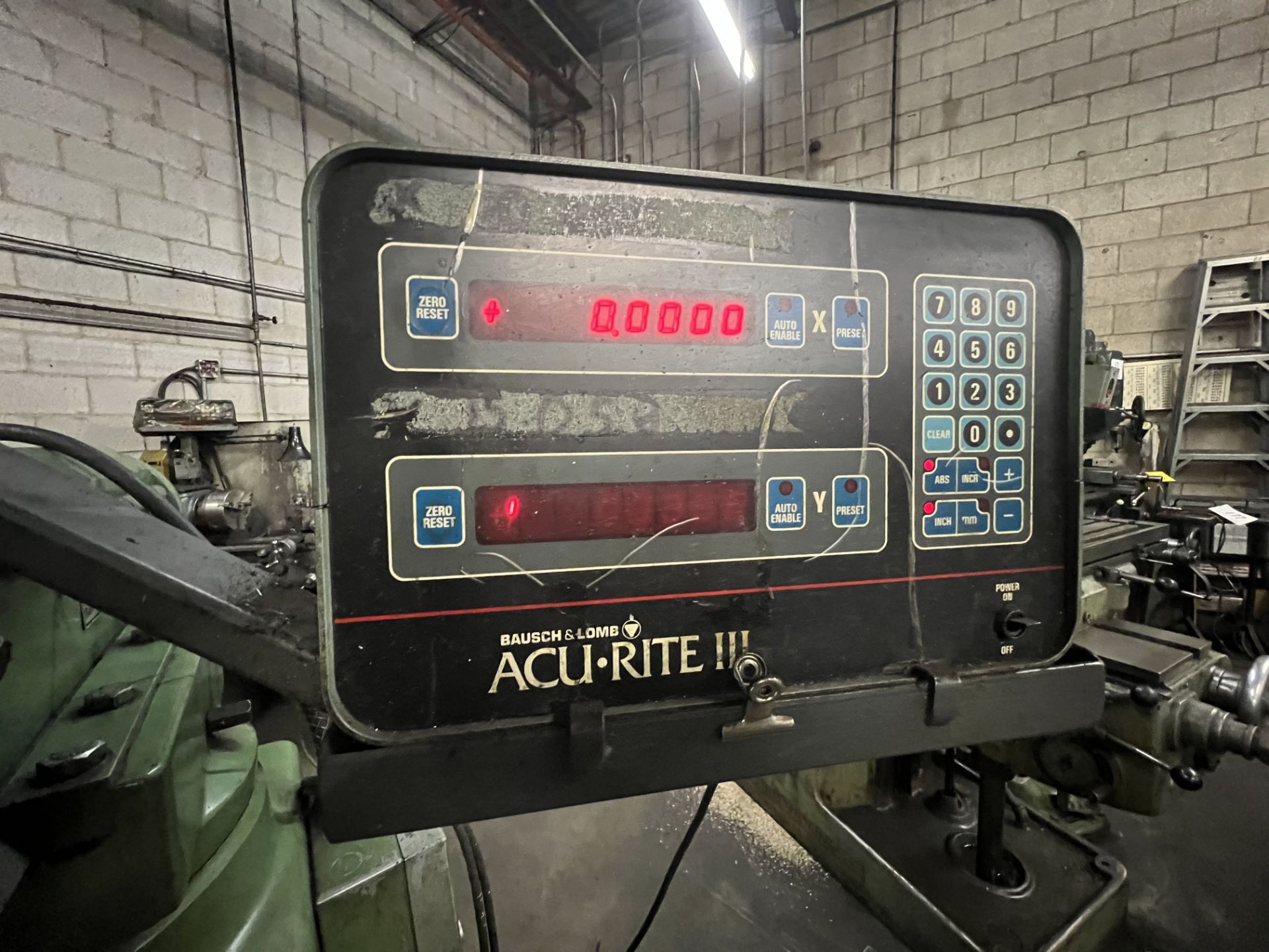EXCELLO 602 VERTICAL MILLING MACHINE, 85 TO 4,000 RPM, 9