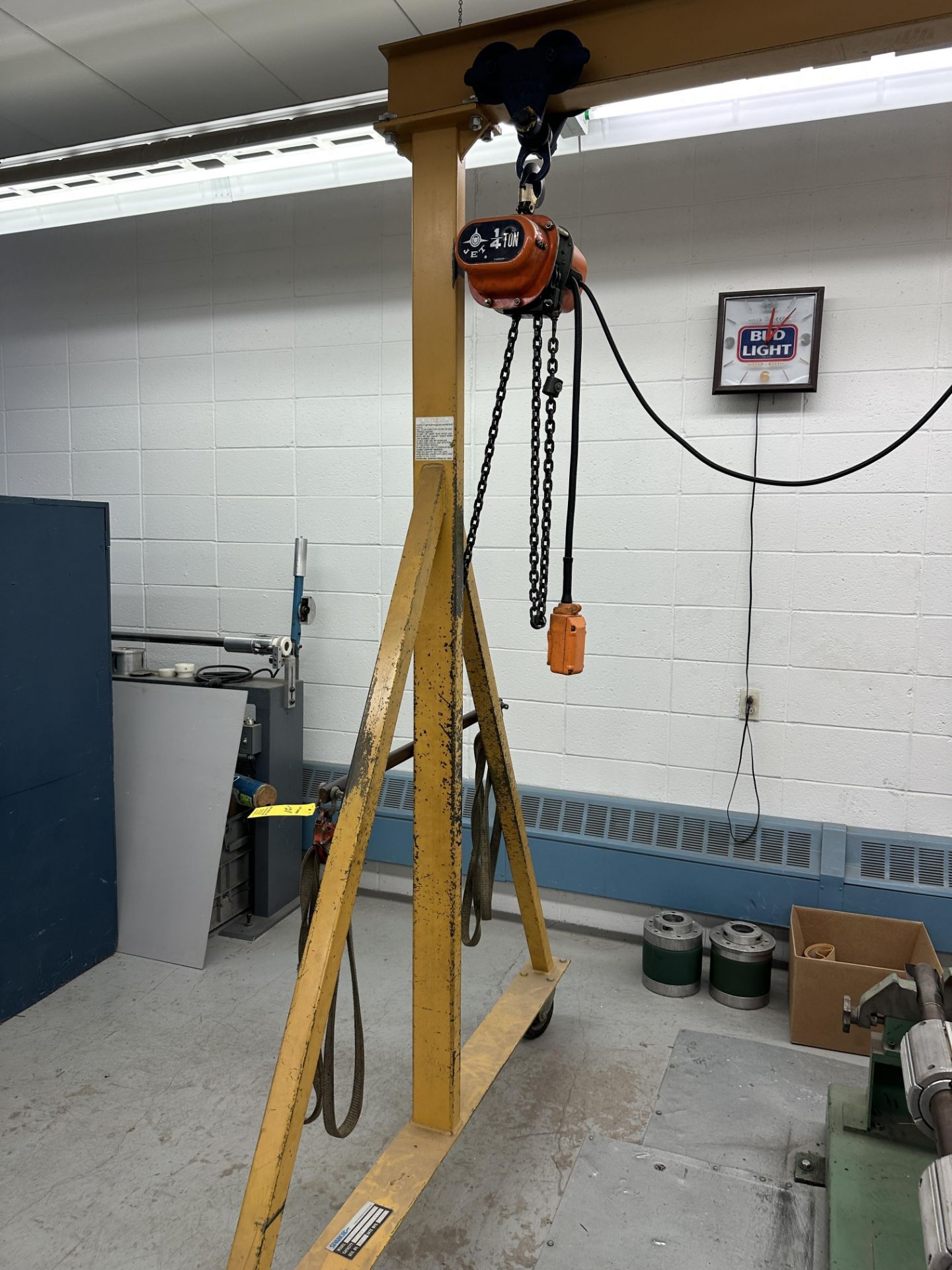 Spanco 1 Ton Portable Gantry Model F2000 with Jet 1/4 Ton Electric ...