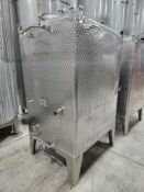 550 Gallon Maximum Capacity Vinquip Stainless Steel Beverage Tank Top Mounted Access Hatch, Fixed