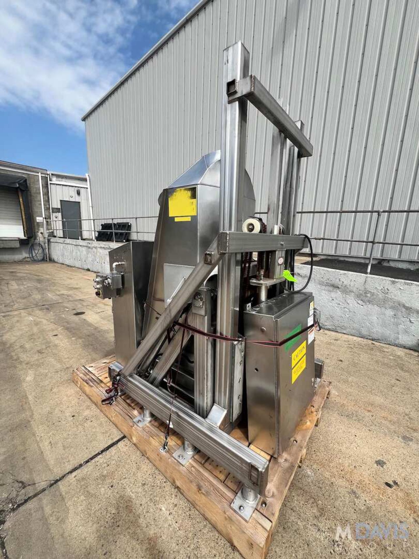 TUBAR HYDRAULIC DUMPER (INVENTORY # ) (LOCATED @ MDG SHOWROOM - PITTSBURGH, PA) (LOCATED @ MDG SHOW - Image 4 of 13