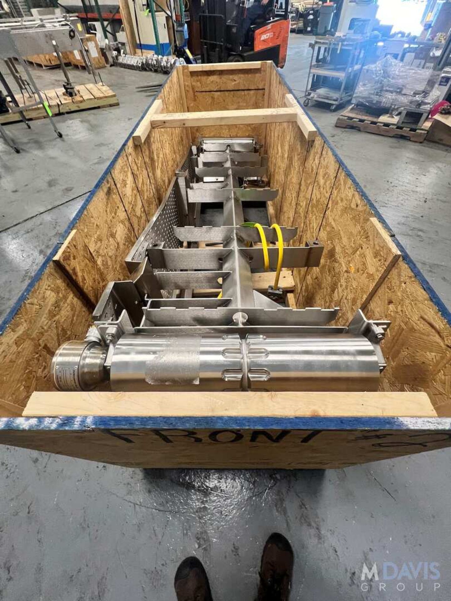 PORTABLE S/S CONVEYOR, APPROX. 105 IN. L X 26 IN. W (INVENTORY # ) (LOCATED @ MDG SHOWROOM - PITTSB - Image 3 of 10