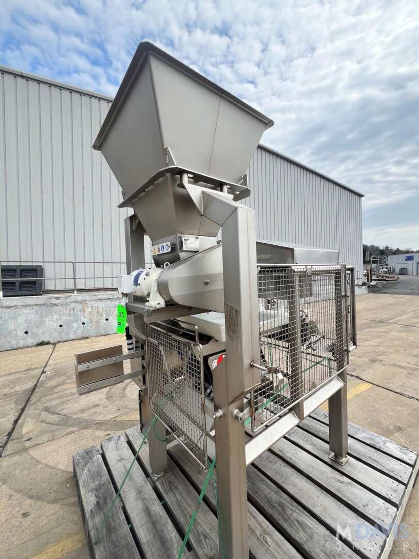 2020 KEY TECHNOLOGIES VIBRATORY CONVEYOR WITH VISION INSPECTION SYSTEM, MODEL SH01-088663, S/N W1134 - Image 2 of 26