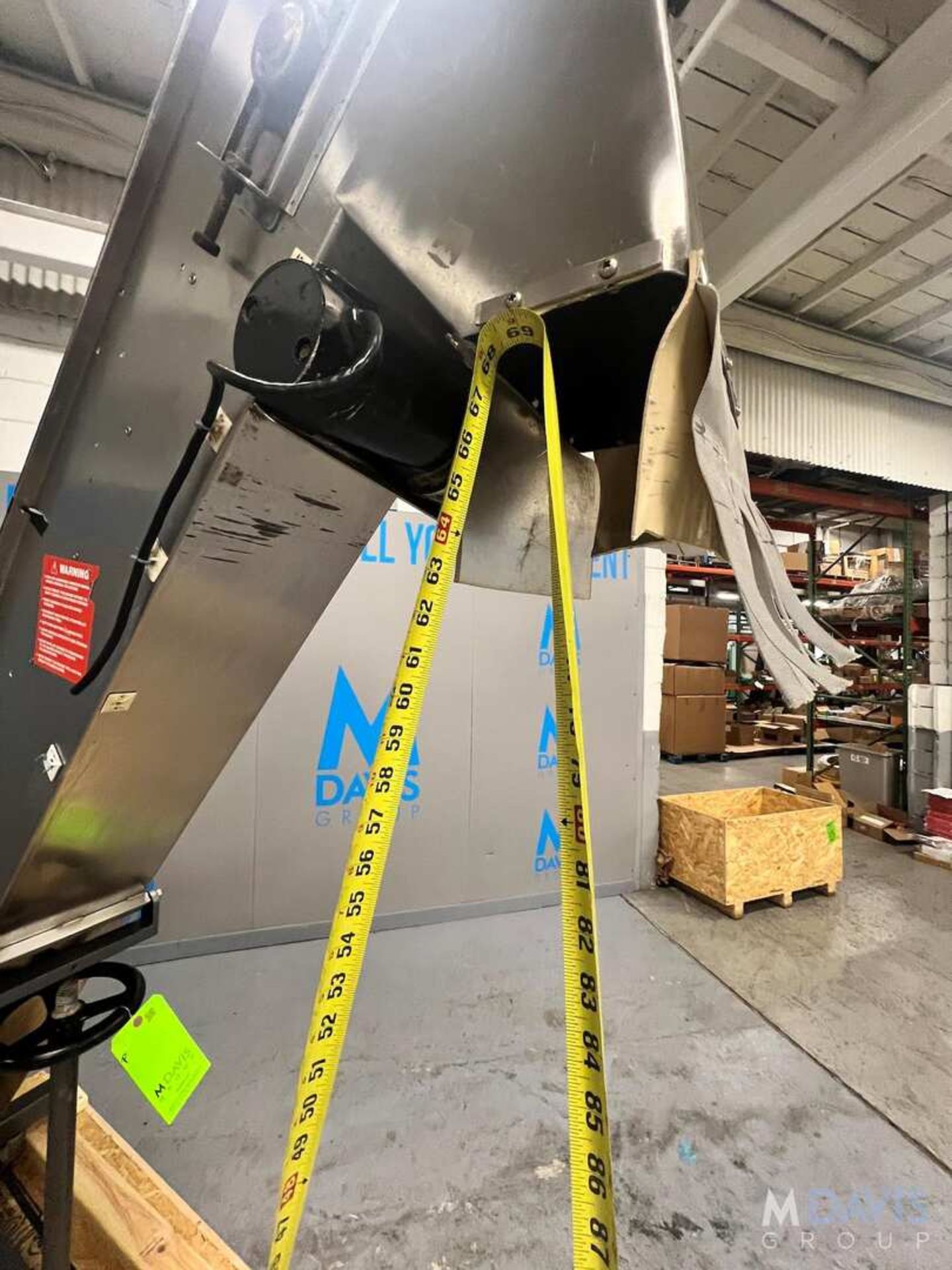 FEED SYSTEMS BOTTLE HOPPER WITH CLEATED ELEVATING CONVEYOR, MODEL FS-B, S/N 1151, APPROX. 20 IN. W X - Image 4 of 10