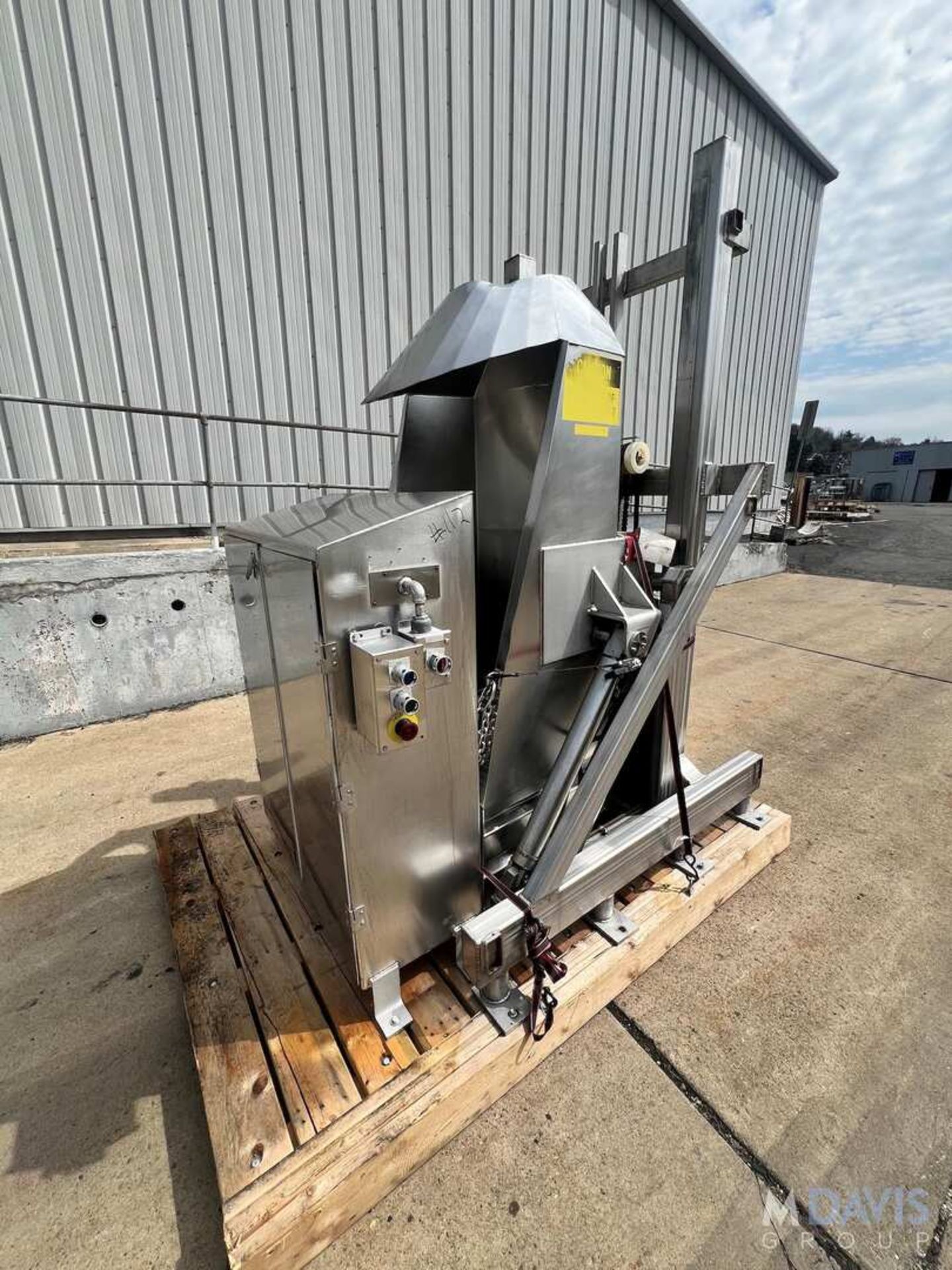 TUBAR HYDRAULIC DUMPER (INVENTORY # ) (LOCATED @ MDG SHOWROOM - PITTSBURGH, PA) (LOCATED @ MDG SHOW - Image 3 of 13