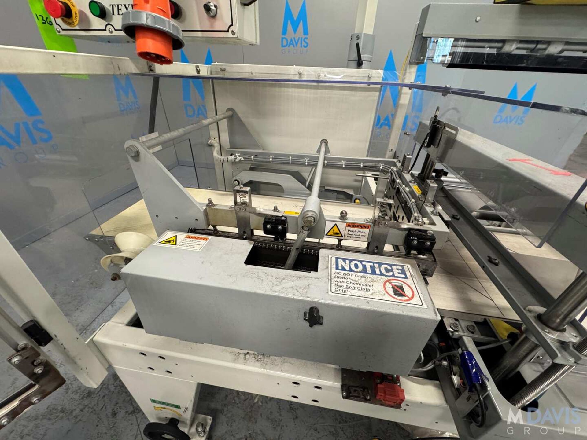 TEXWRAP L-BAR SEALER, MODEL 2219, S/N 02111, 1-PHASE, 60 HZ, 240/208 V, ALLEN BRADLEY MICROLOGIX CON - Image 2 of 10