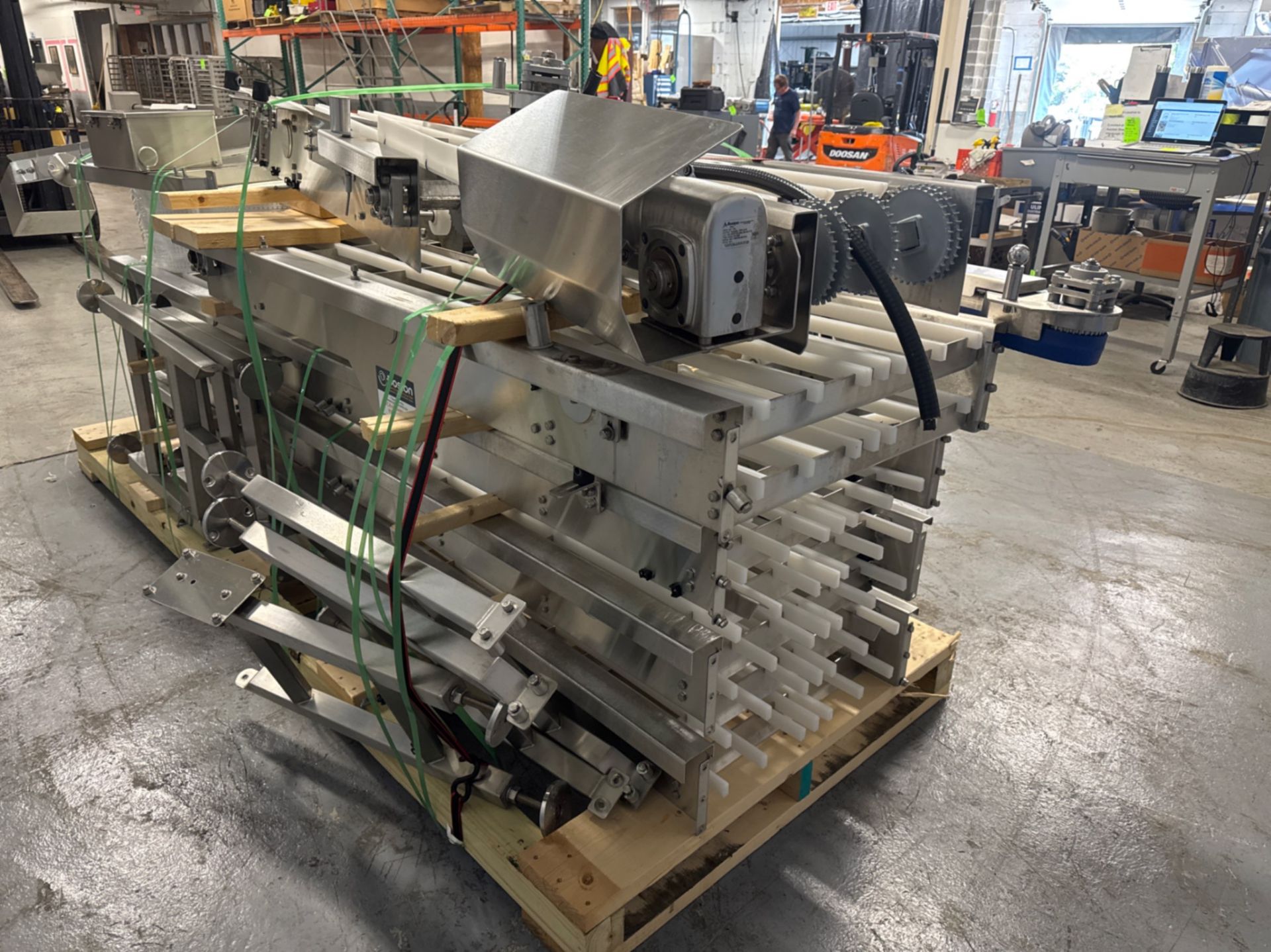 BOSTON S/S CONVEYOR SECTIONS WITH DRIVES - Image 3 of 10