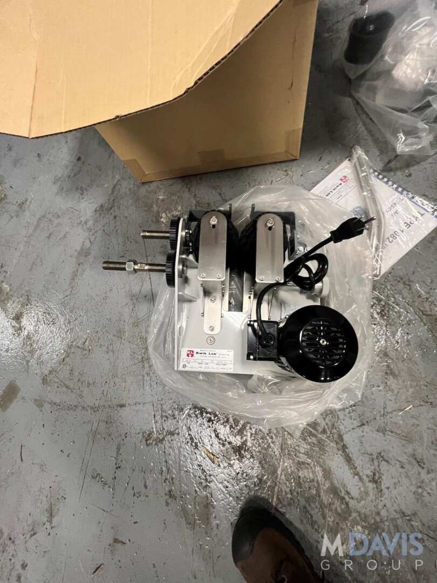 NEW KWIK LOK BAG TENSIONER / BAG CLOSER, MODEL 865, KWIK LOK BAG TENSIONER MODEL MR (INVENTORY # ) - Image 12 of 14