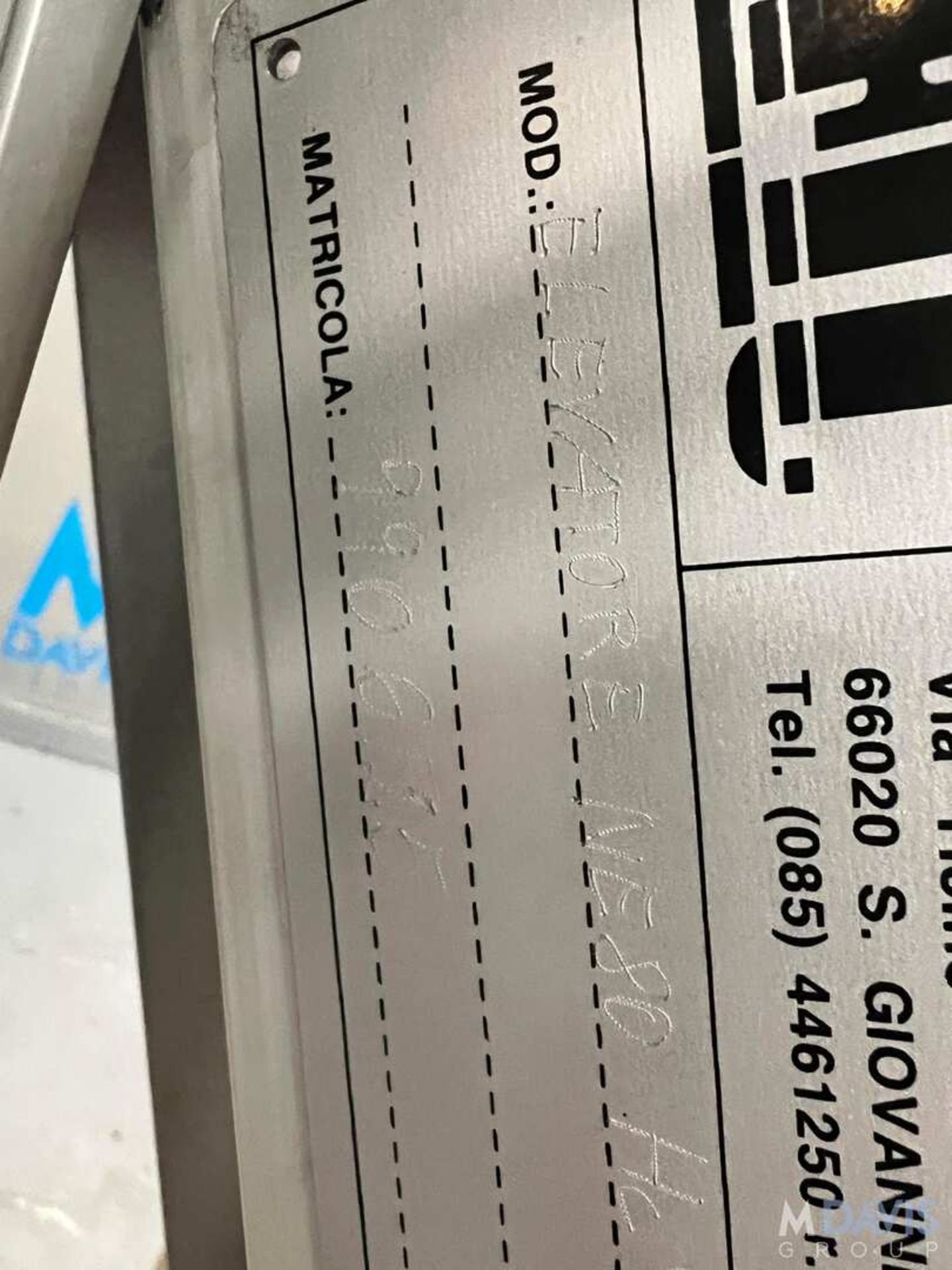 BOTTLE HOPPER WITH CLEATED ELEVATING CONVEYOR, MODEL ELEVATORE NE 80 HC 900 HS 1715, S/N 9906125, LE - Image 2 of 19