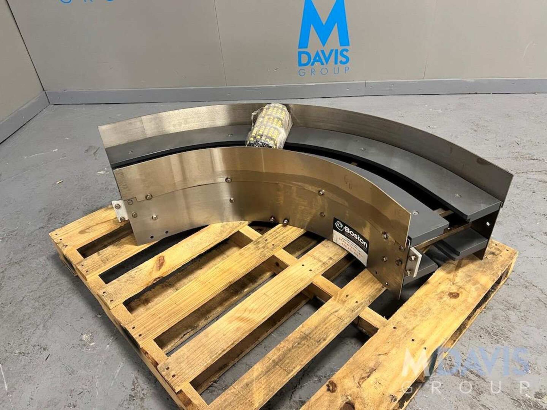 BOSTON CONVEYOR AND AUTOMATION 90 DEGREE CONVEYOR, APPROX. 52 IN. L X 13 IN. W (INVENTORY # ) (LOC - Image 2 of 5