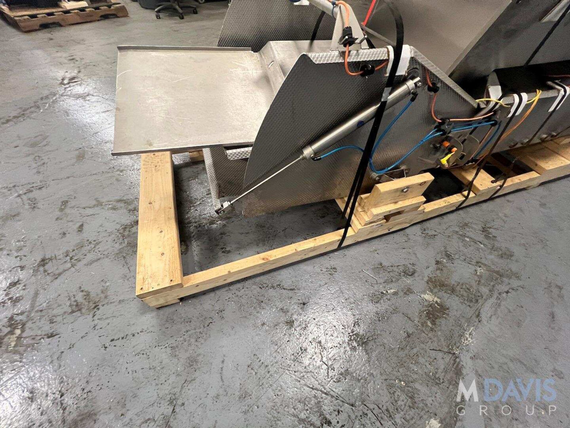 S/S VIBRATORY SHAKER DECK, APPROX. 96 IN. LONG X 24 IN W, WITH PNEUMATIC GATE VALVE, BELIEVED TO WOR - Image 7 of 10