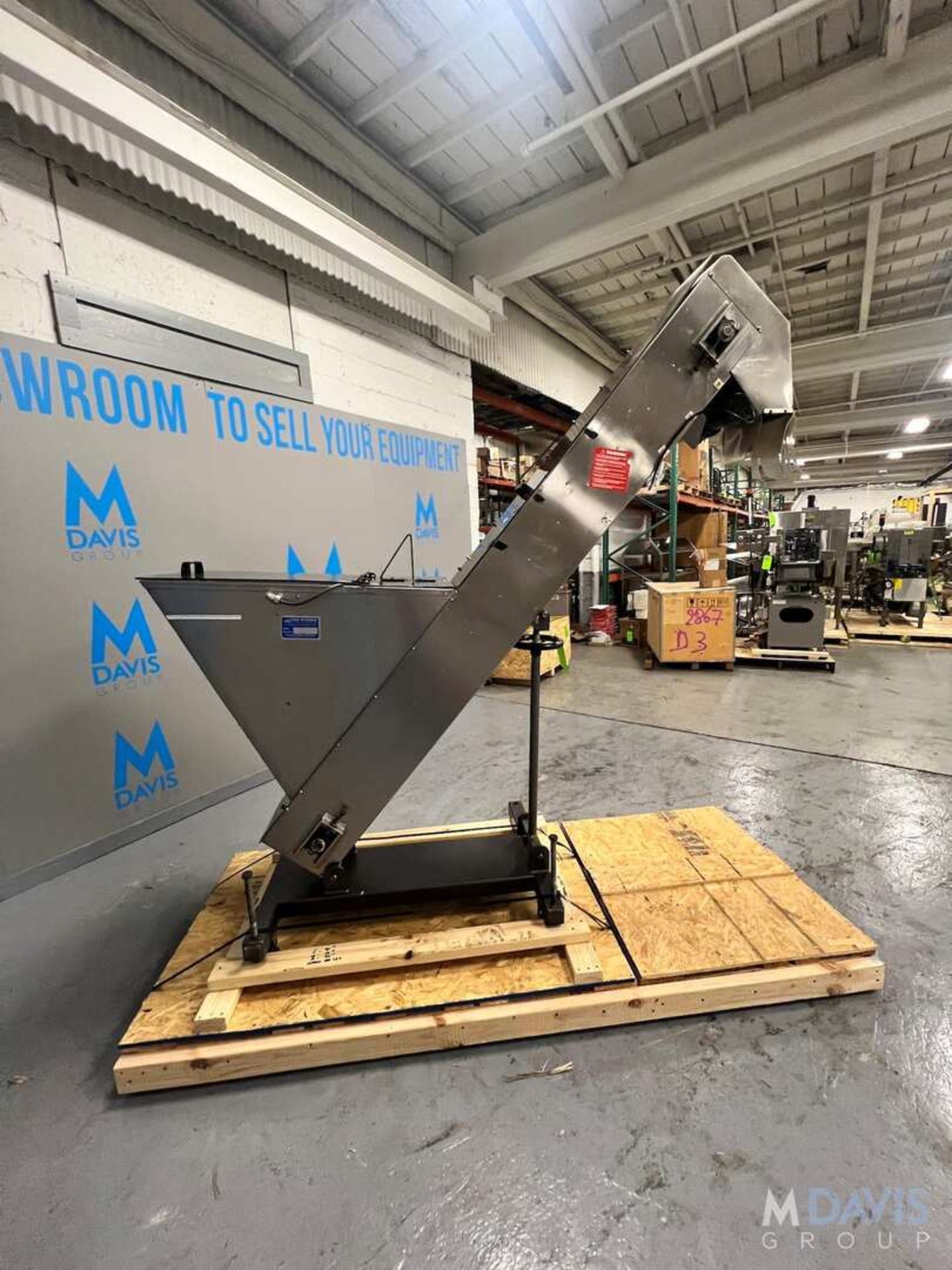 FEED SYSTEMS BOTTLE HOPPER WITH CLEATED ELEVATING CONVEYOR, MODEL FS-B, S/N 1151, APPROX. 20 IN. W X - Image 5 of 10