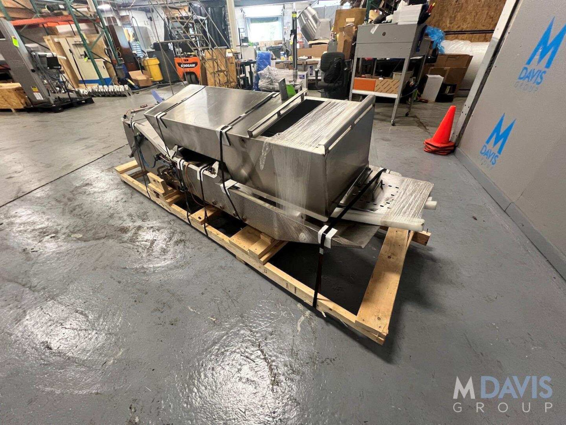 S/S VIBRATORY SHAKER DECK, APPROX. 96 IN. LONG X 24 IN W, WITH PNEUMATIC GATE VALVE, BELIEVED TO WOR - Image 8 of 10