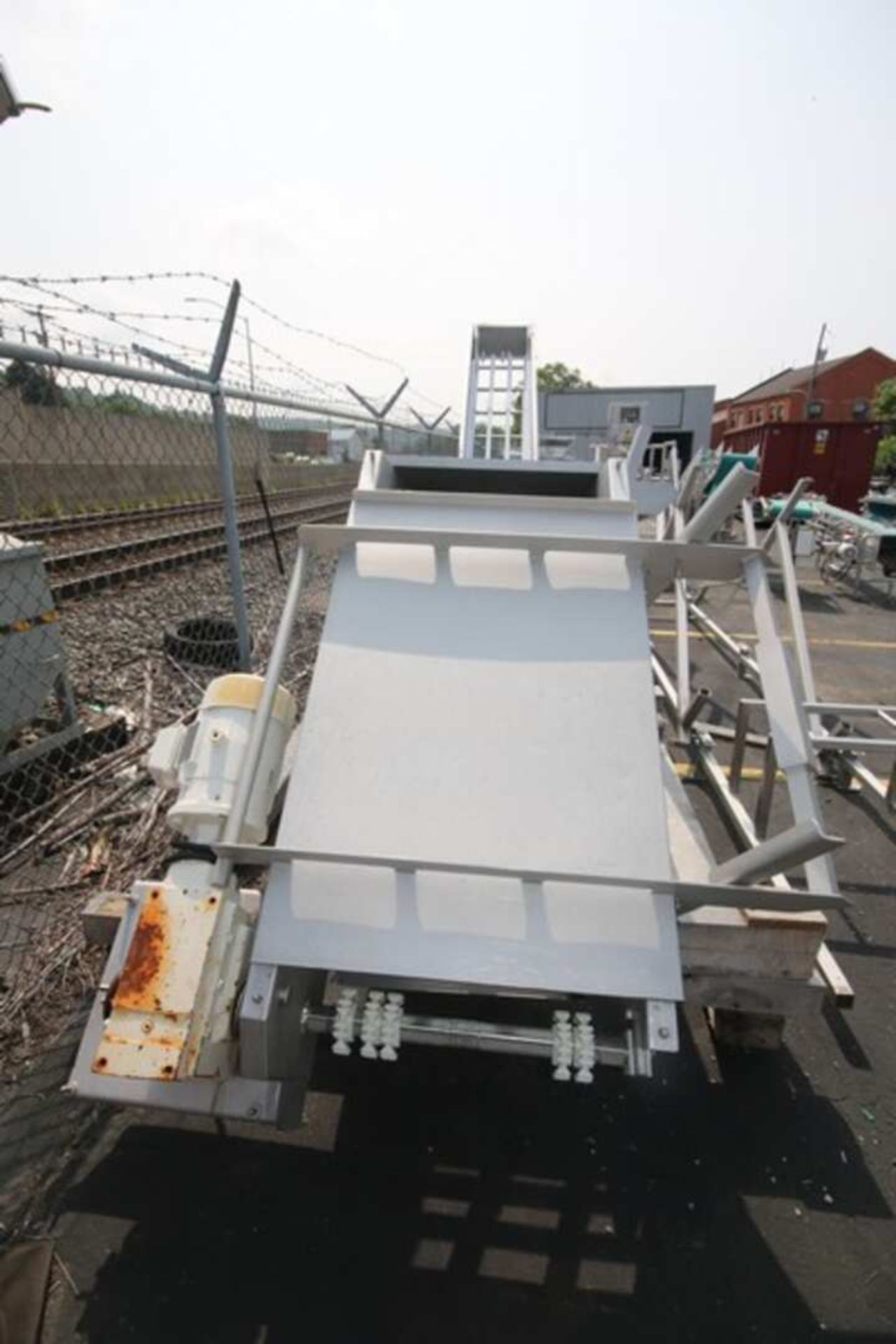 Aprox. 28' L S/S Inclined Conveyor with 24" Intralox Plastic Conveyor Chain, 3 hp / 1755/ rpm Drive - Image 4 of 7