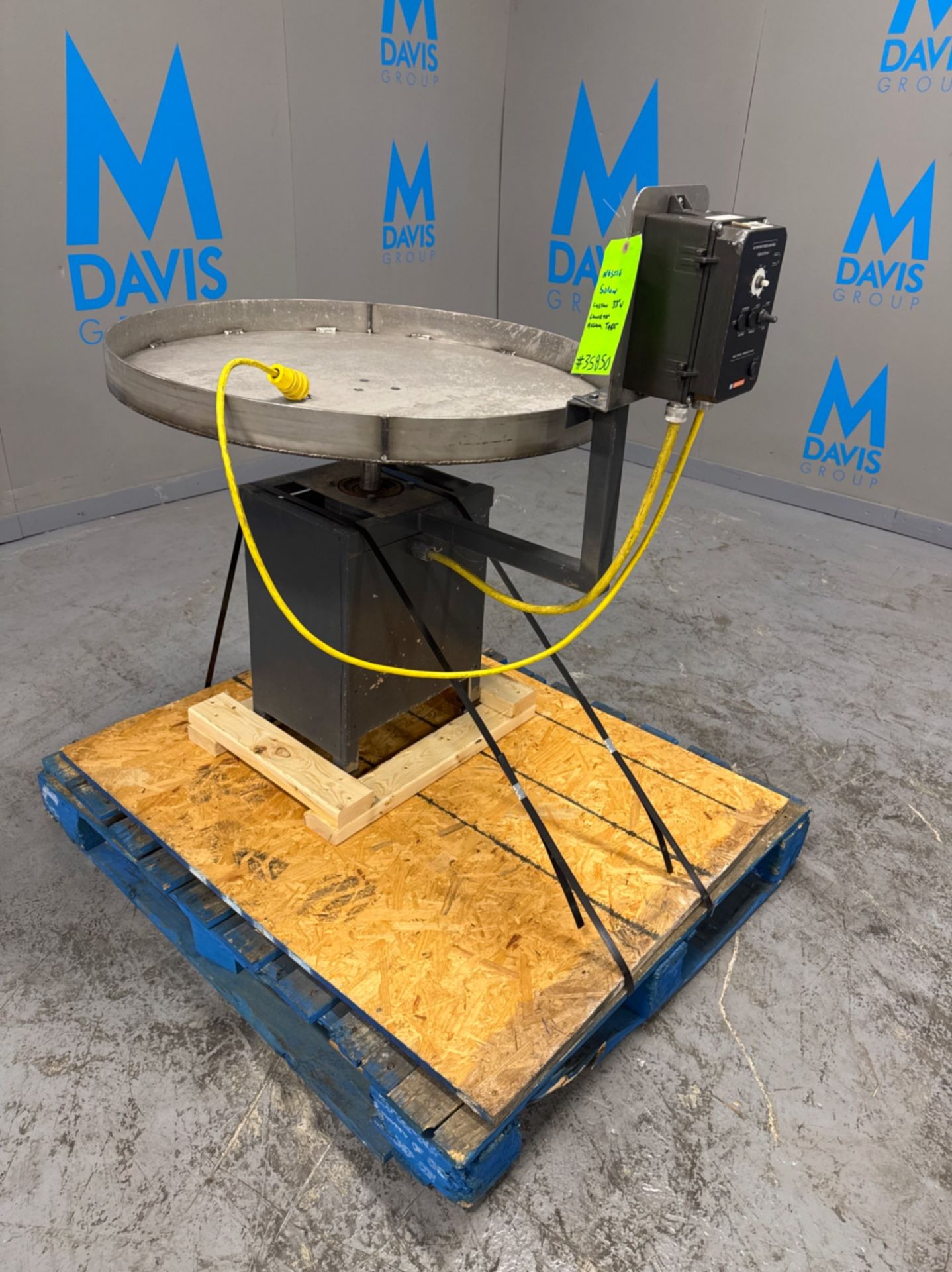 CUSTOM 33 W X 29 H CONVEYOR ROUND ACCUMULATION TABLE