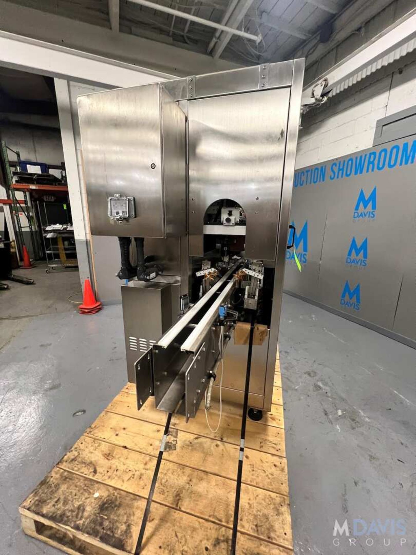 2018 SLEEVE SEALVERTICAL SLEEVE LABELER, MODEL SSL - FS1, S/N 08041710, WITH ALLEMN BRADLEY COMPACTL - Image 12 of 22