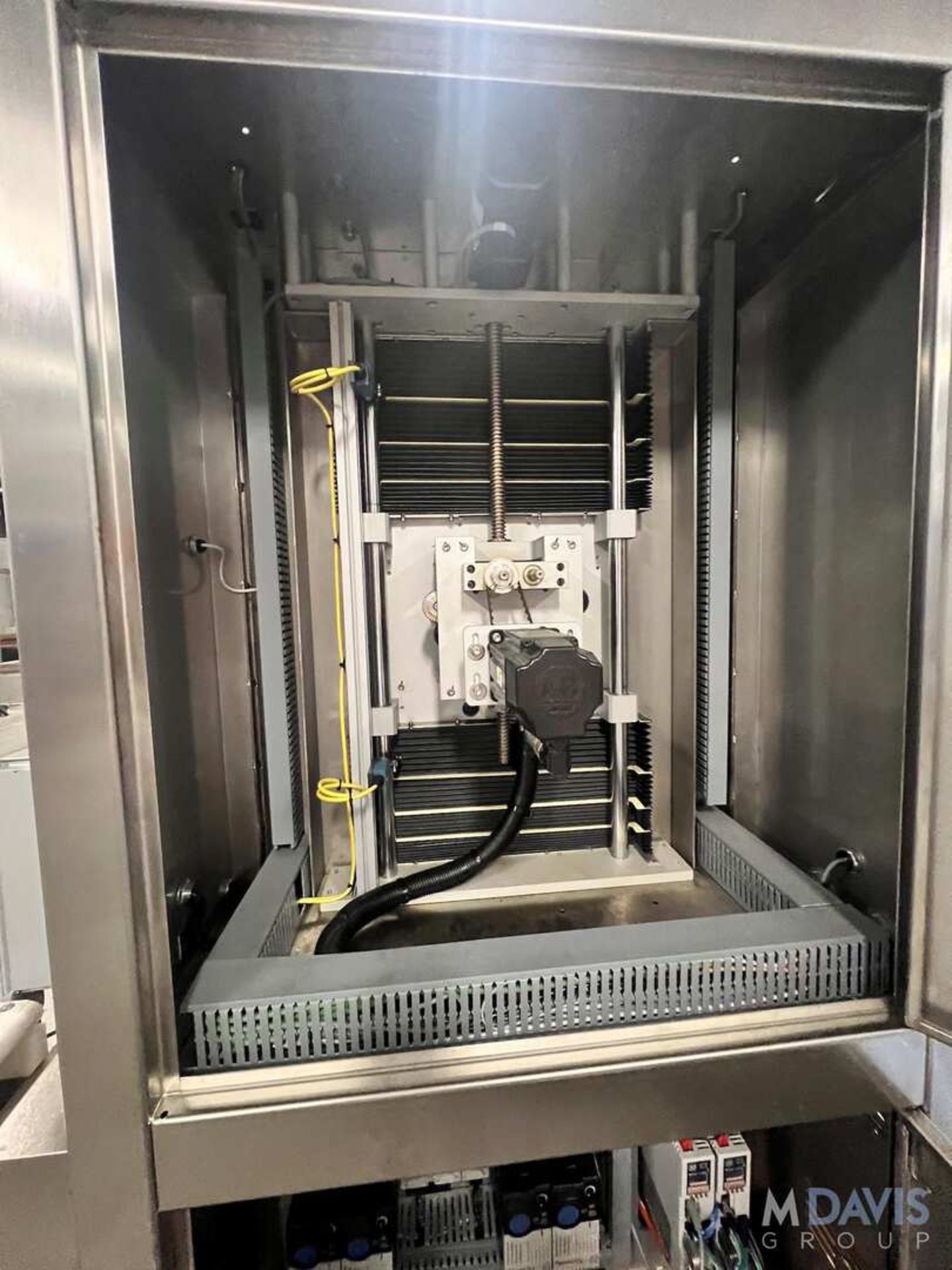 2019 SLEEVE SEALVERTICAL SLEEVE LABELER, MODEL SSL - FS1, S/N 05131910, WITH ALLEMN BRADLEY COMPACTL - Image 19 of 22