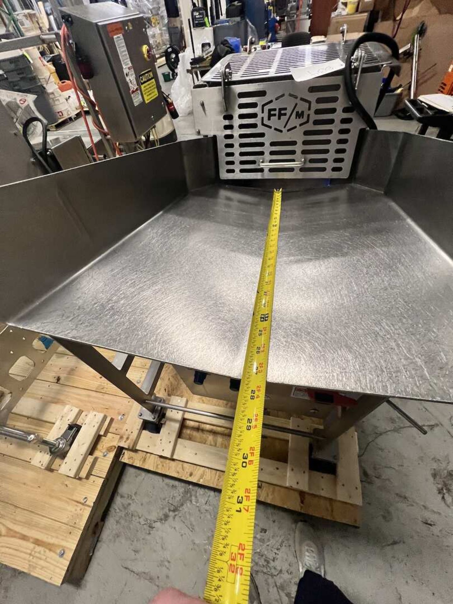 FORE-FRONT MECHANICAL PRODUCT HOPPER WITH AGITATOR - Image 7 of 15