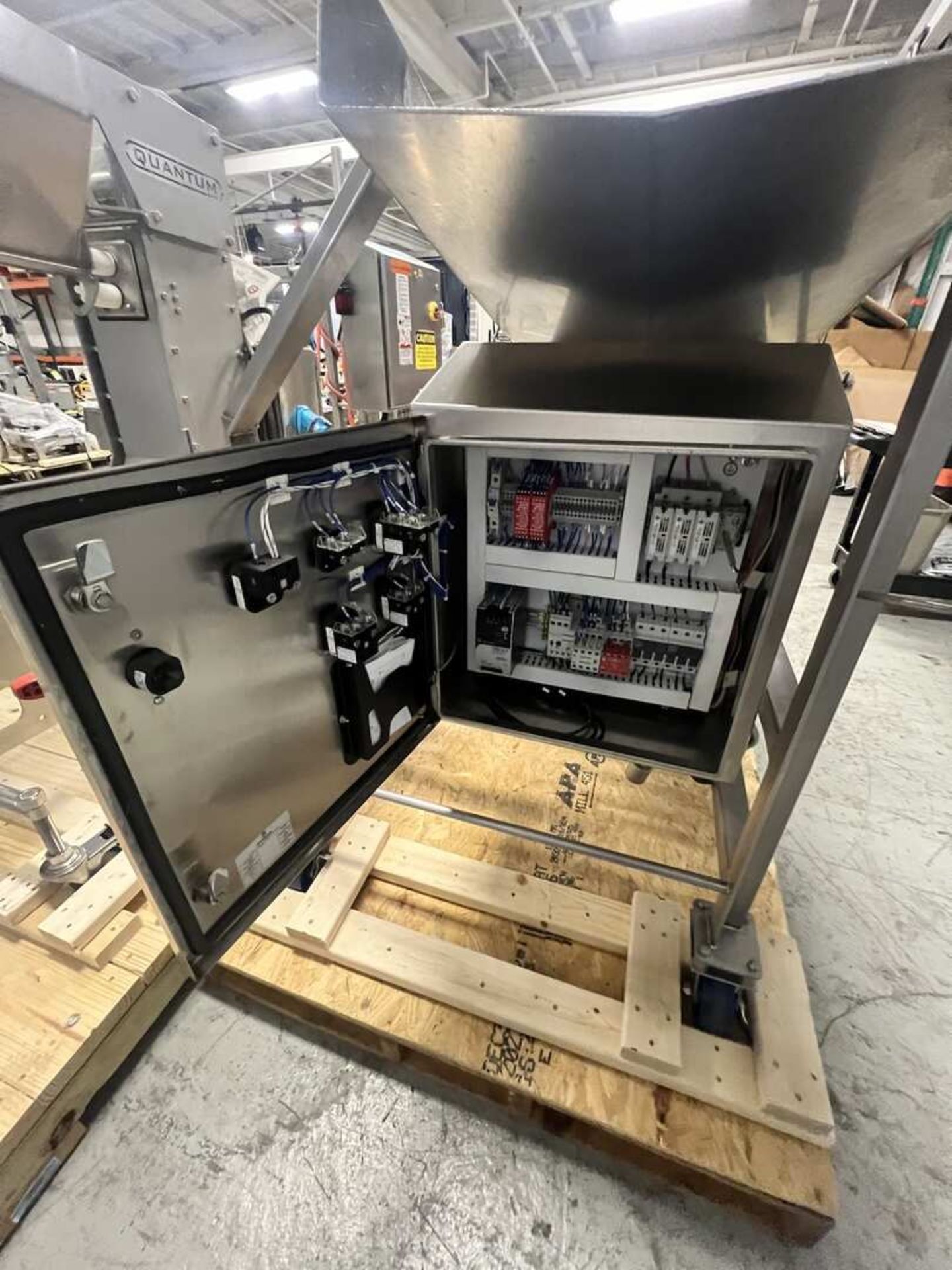 FORE-FRONT MECHANICAL PRODUCT HOPPER WITH AGITATOR - Image 13 of 15