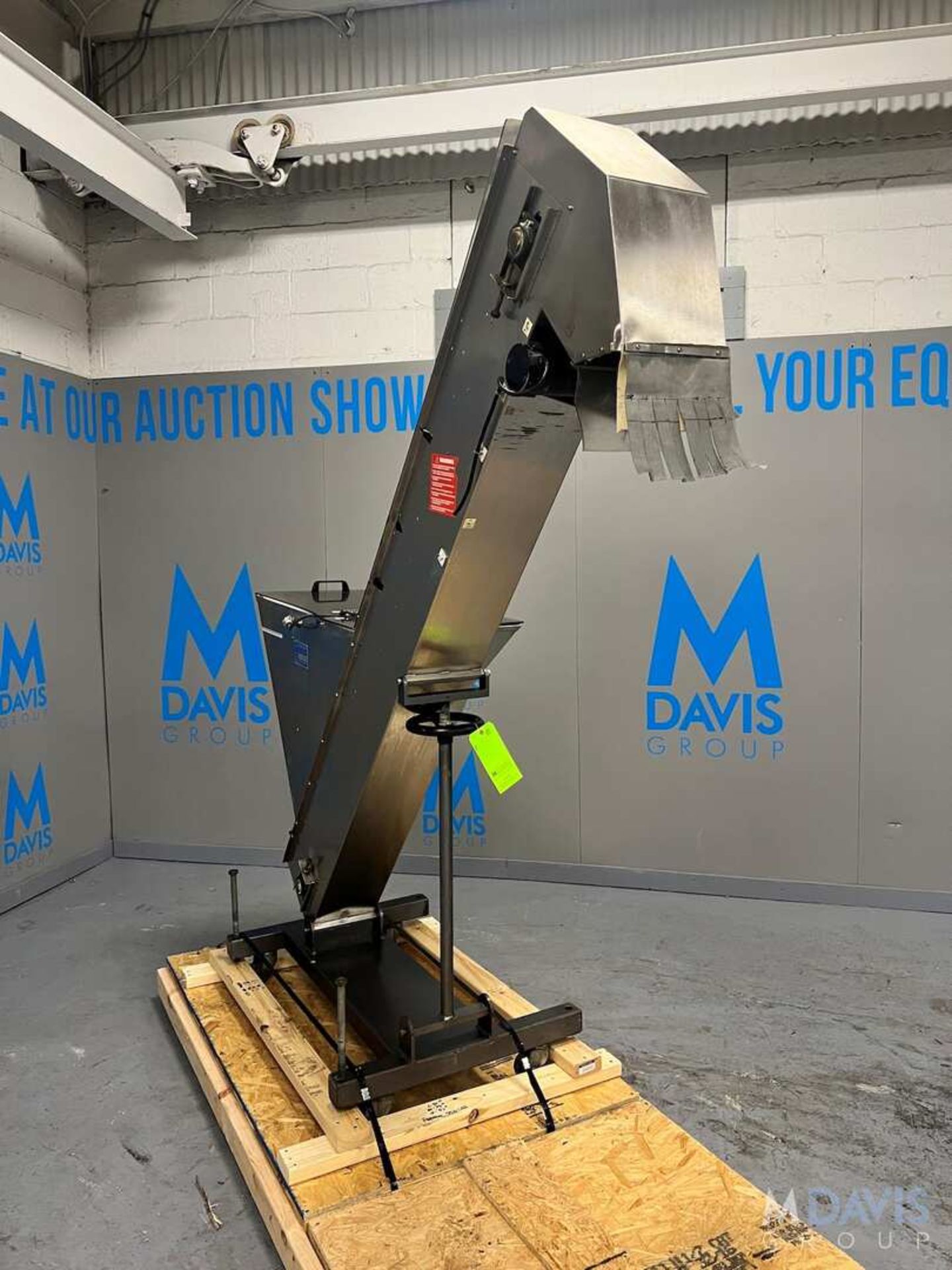 FEED SYSTEMS BOTTLE HOPPER WITH CLEATED ELEVATING CONVEYOR, MODEL FS-B, S/N 1151, APPROX. 20 IN. W X - Image 8 of 10