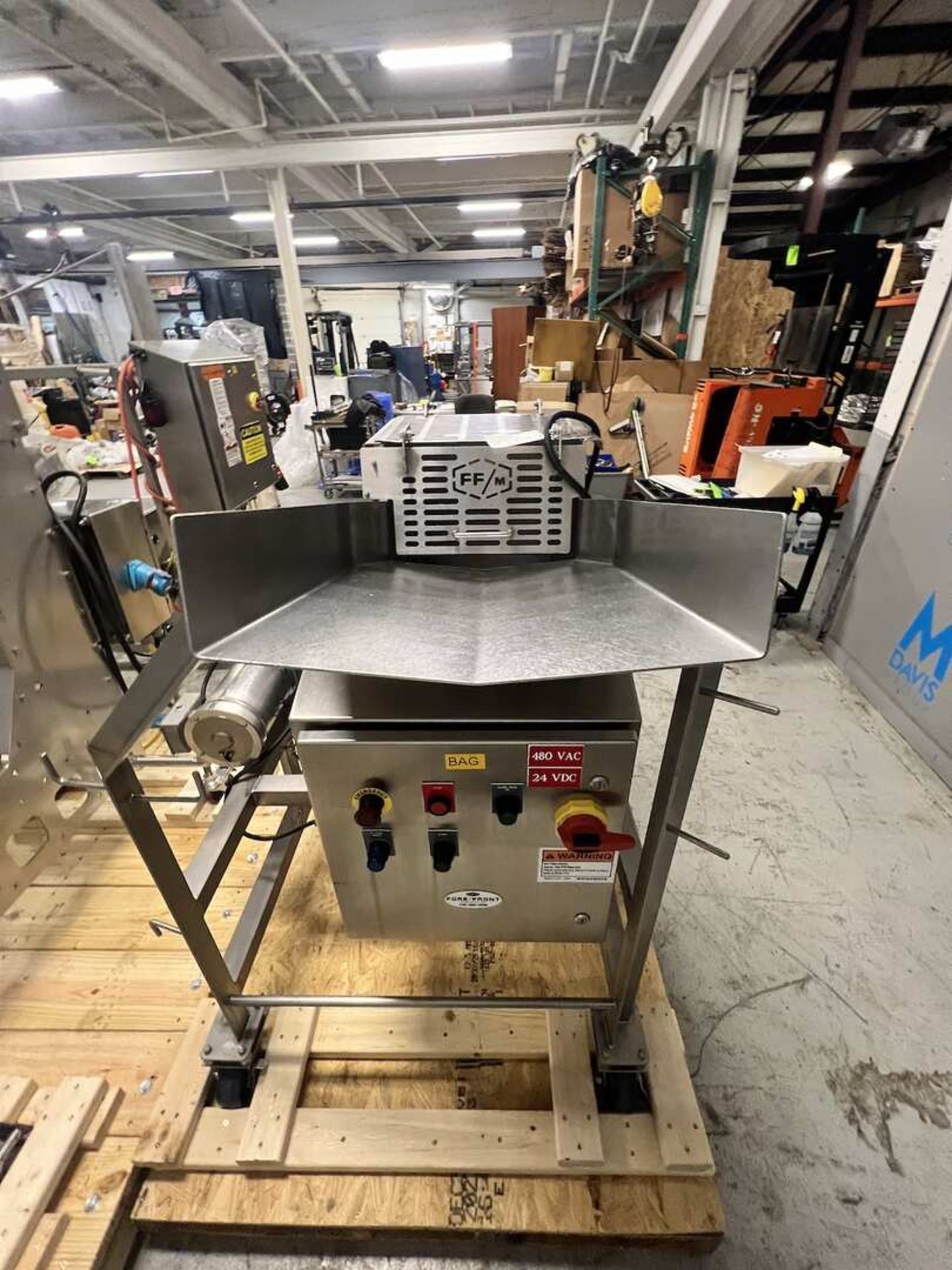 FORE-FRONT MECHANICAL PRODUCT HOPPER WITH AGITATOR - Image 4 of 15