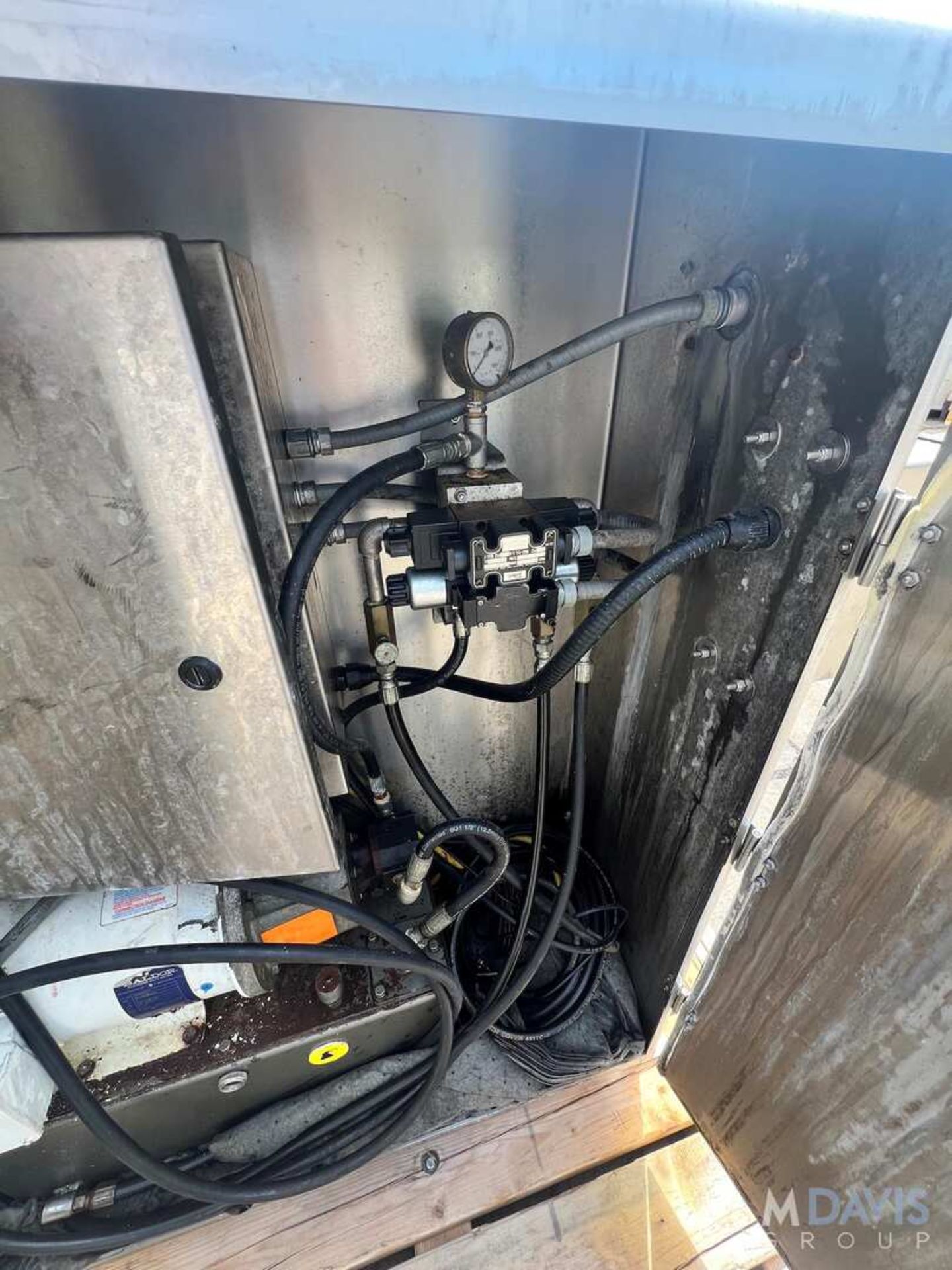 TUBAR HYDRAULIC DUMPER (INVENTORY # ) (LOCATED @ MDG SHOWROOM - PITTSBURGH, PA) (LOCATED @ MDG SHOW - Image 11 of 13