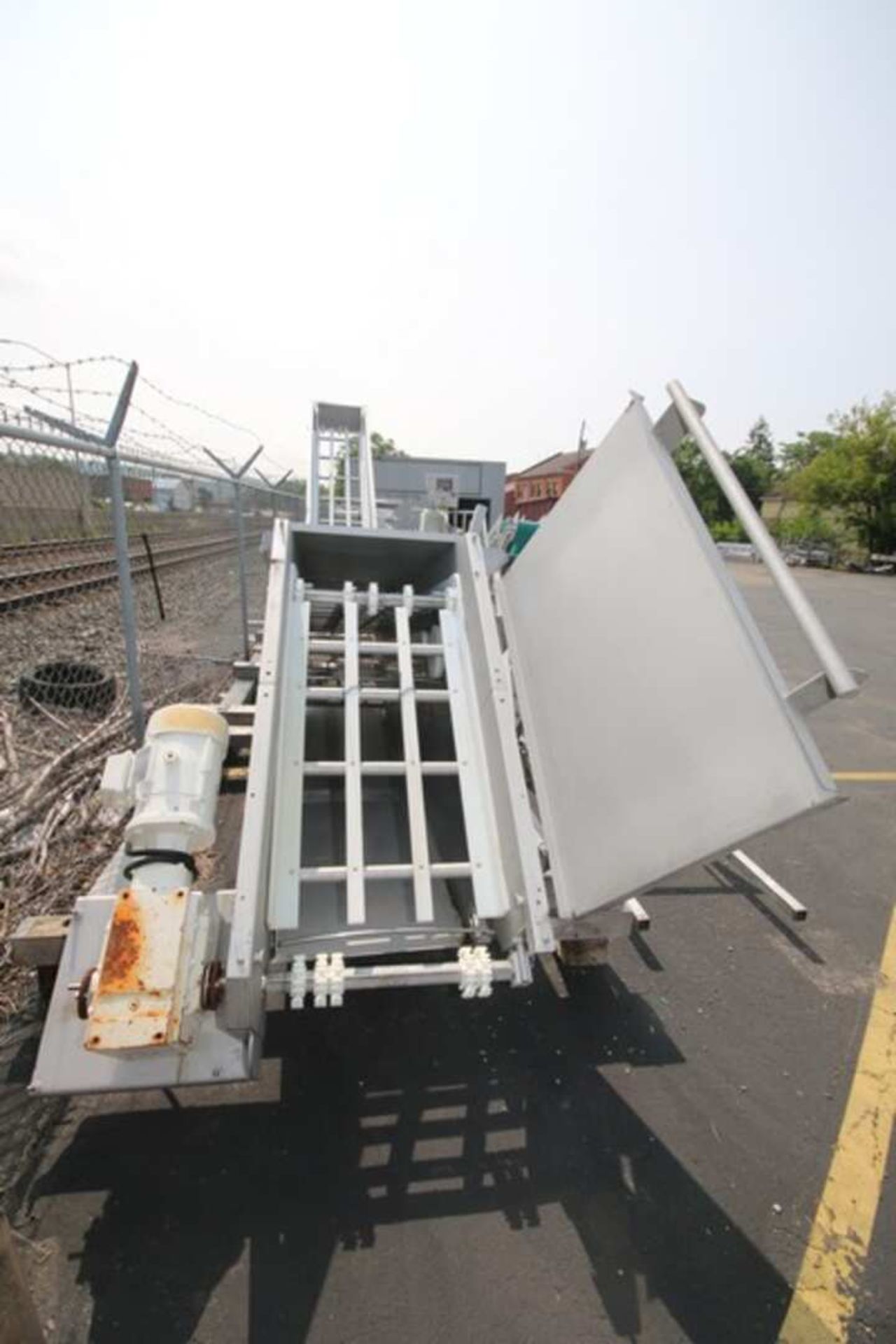 Aprox. 28' L S/S Inclined Conveyor with 24" Intralox Plastic Conveyor Chain, 3 hp / 1755/ rpm Drive - Image 5 of 7