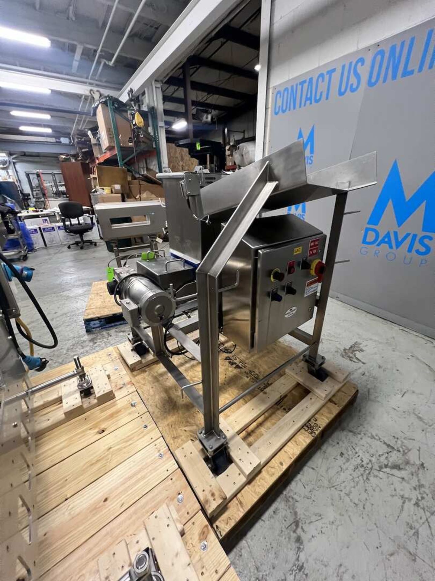 FORE-FRONT MECHANICAL PRODUCT HOPPER WITH AGITATOR - Image 3 of 15