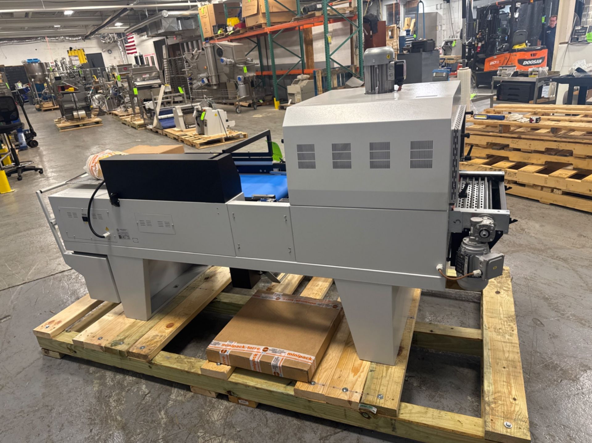 Minipack Media Matic L-Bar Sealer / Shrink Tunnel - Image 3 of 10