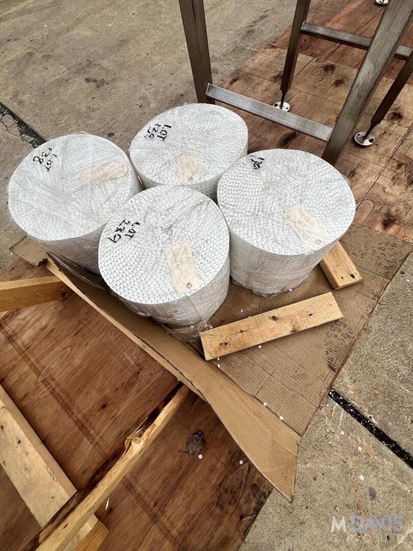 NEW BOSTON CONVEYOR AND AUTOMOTION S/S CONVEYOR WITH SWITCH, APPROX. 203 IN. L X 30 IN. W (INVENTO - Image 4 of 16