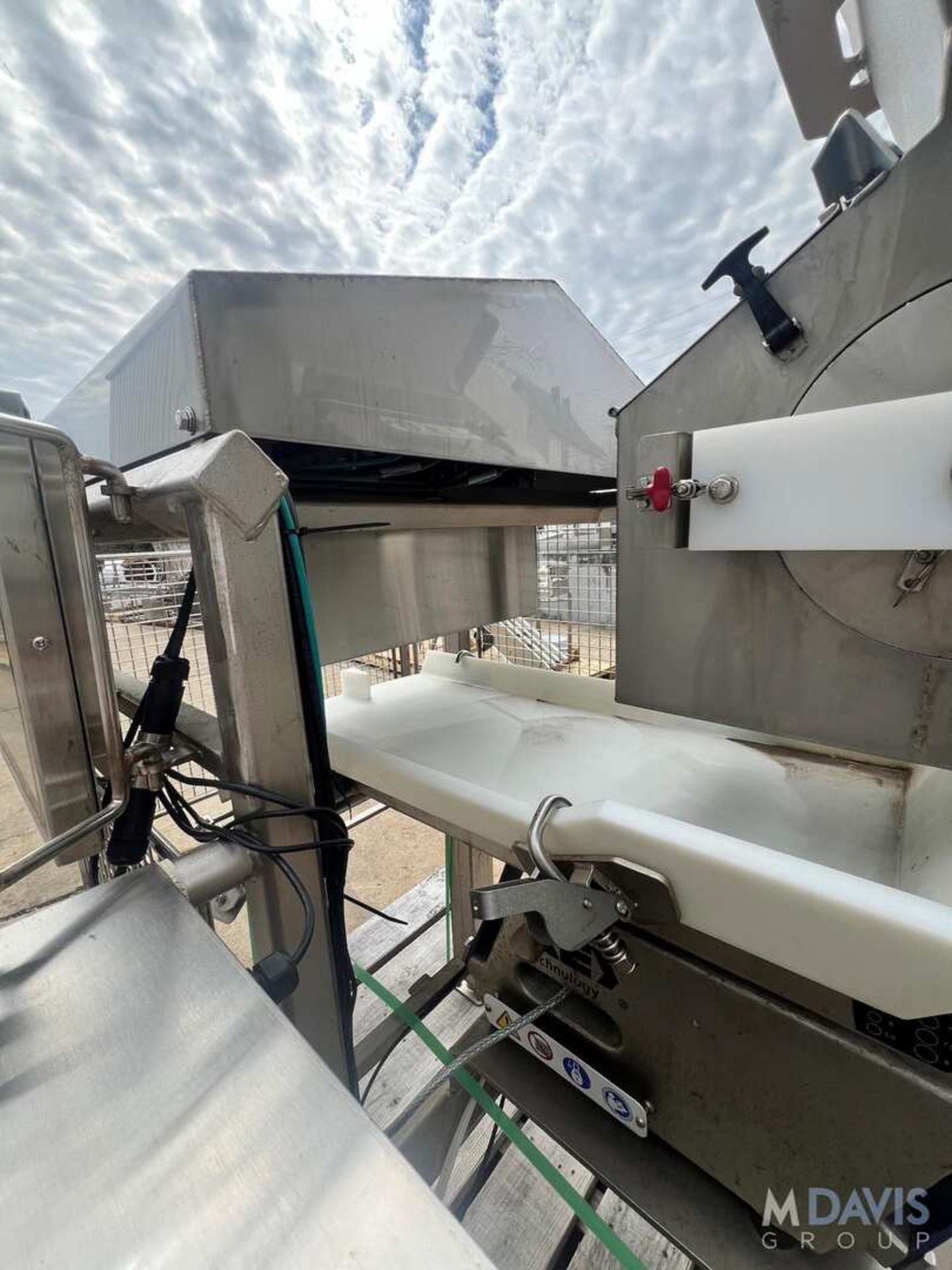 2020 KEY TECHNOLOGIES VIBRATORY CONVEYOR WITH VISION INSPECTION SYSTEM, MODEL SH01-088663, S/N W1134 - Image 15 of 26
