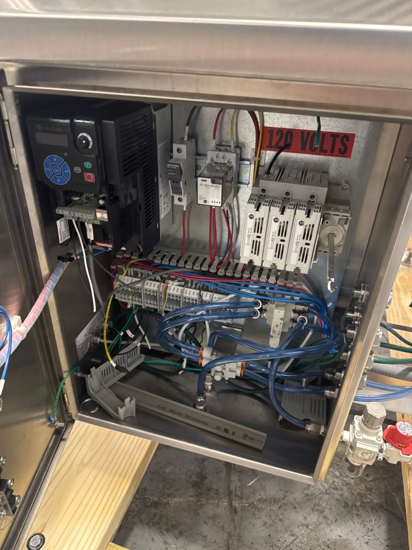 E - QUIP S/S ENCLOSED PRODUCT CONVEYOR - Image 11 of 12