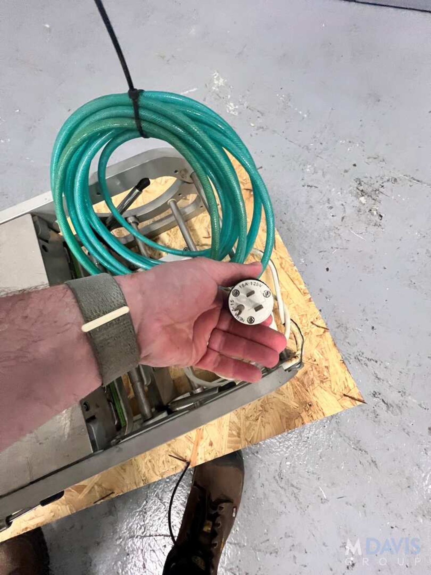 PROSEAL BENCHTOP/MANUAL TRAY SEALER, MODEL T2X, S/N SN-M-03696, 120 V, 60 HZ(INVENTORY # ) (LOCATED - Image 4 of 7