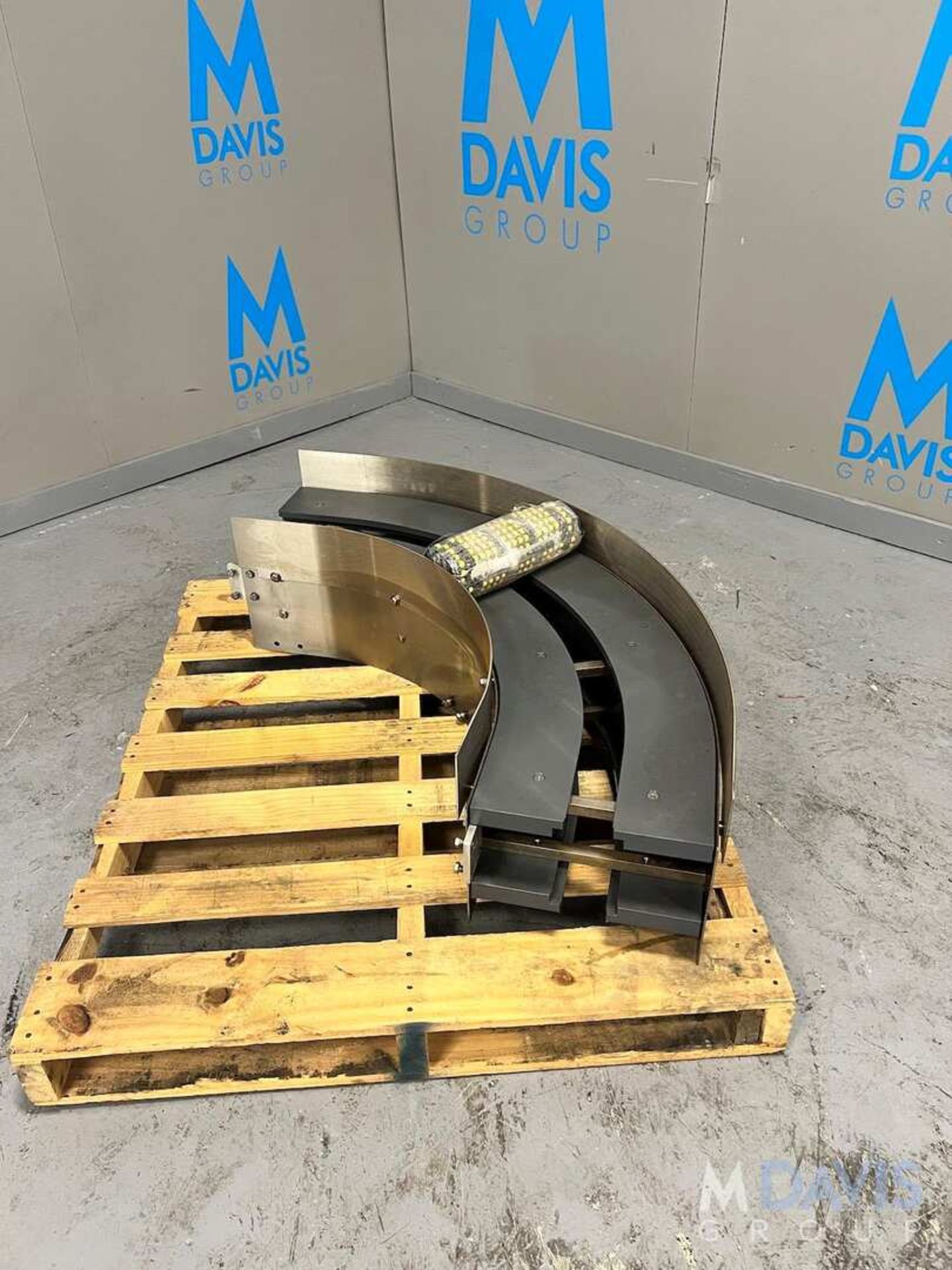 BOSTON CONVEYOR AND AUTOMATION 90 DEGREE CONVEYOR, APPROX. 52 IN. L X 13 IN. W (INVENTORY # ) (LOC