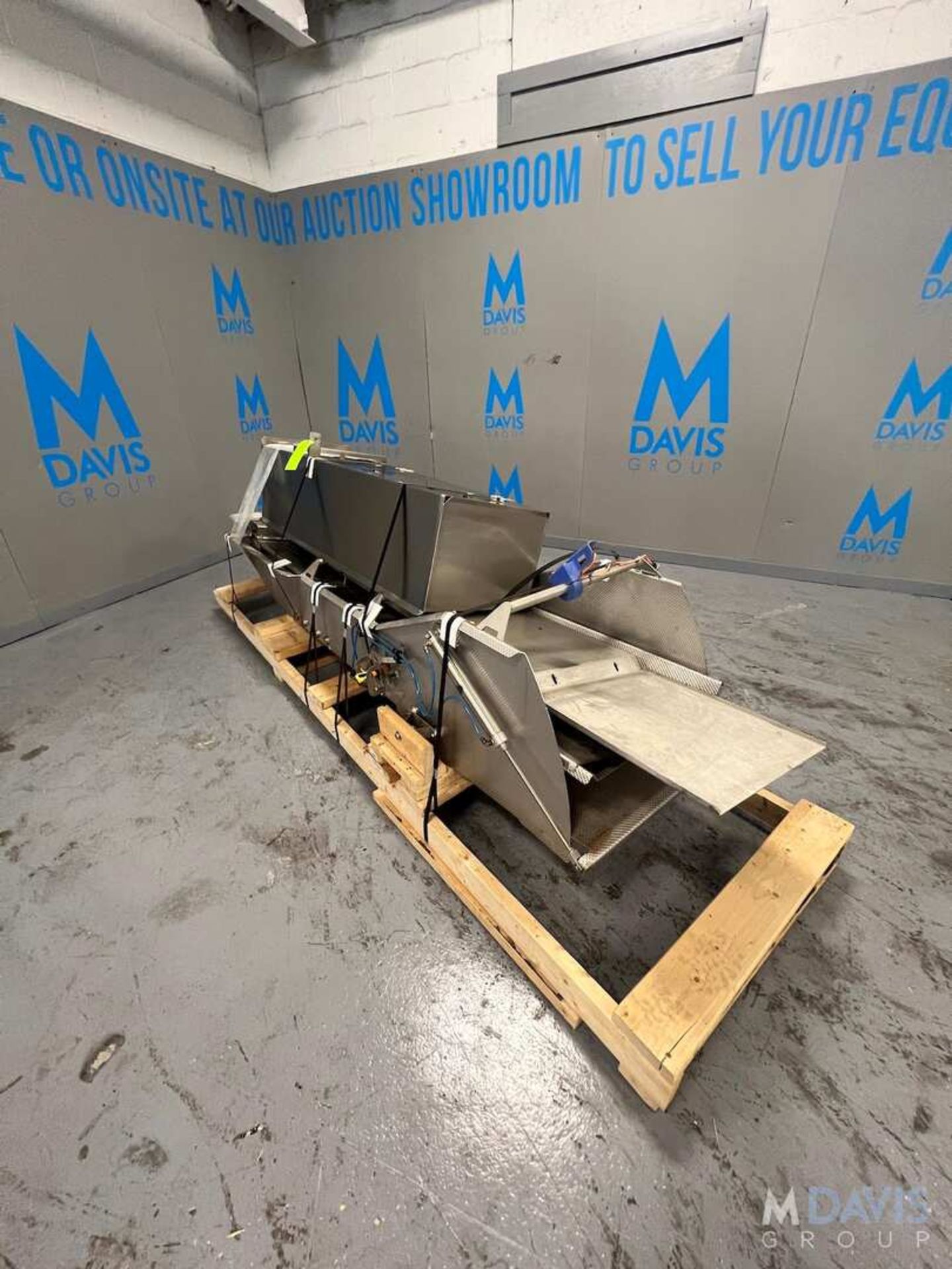 S/S VIBRATORY SHAKER DECK, APPROX. 96 IN. LONG X 24 IN W, WITH PNEUMATIC GATE VALVE, BELIEVED TO WOR - Image 10 of 10