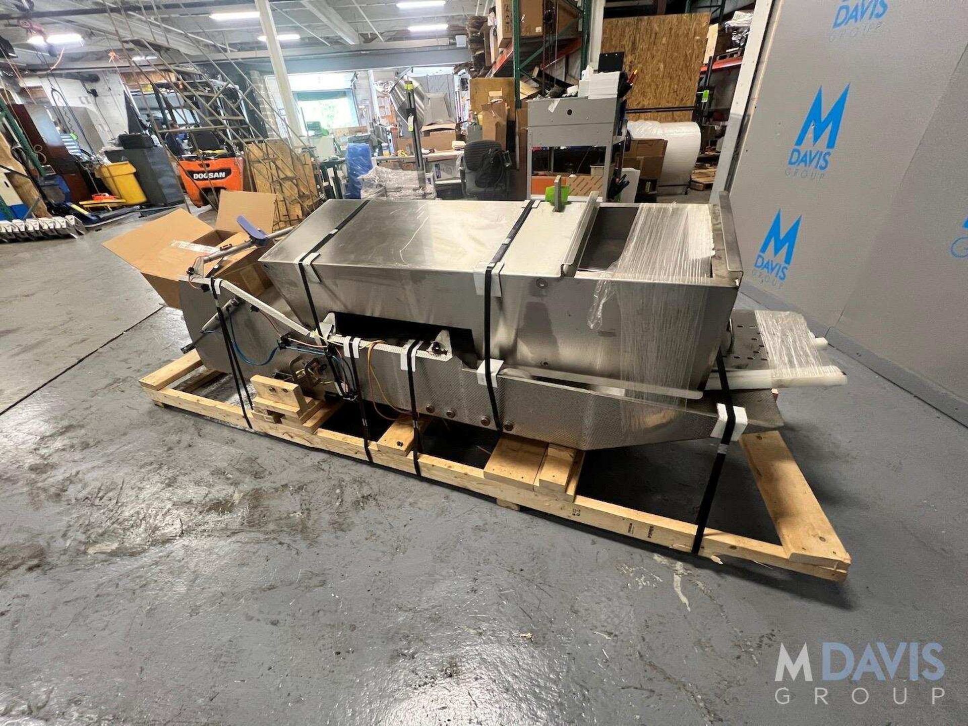 S/S VIBRATORY SHAKER DECK, APPROX. 96 IN. LONG X 24 IN W, WITH PNEUMATIC GATE VALVE, BELIEVED TO WOR