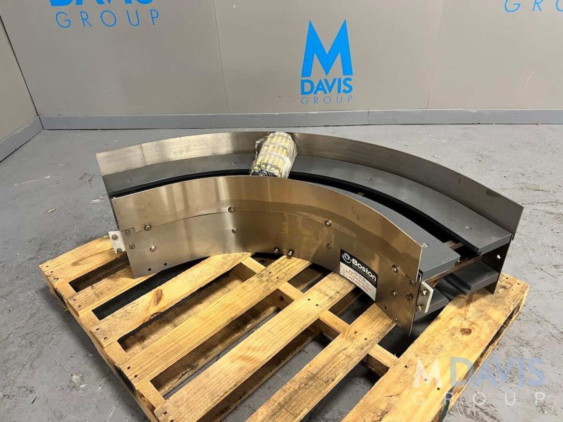 BOSTON CONVEYOR AND AUTOMATION 90 DEGREE CONVEYOR, APPROX. 52 IN. L X 13 IN. W (INVENTORY # ) (LOC - Image 3 of 5