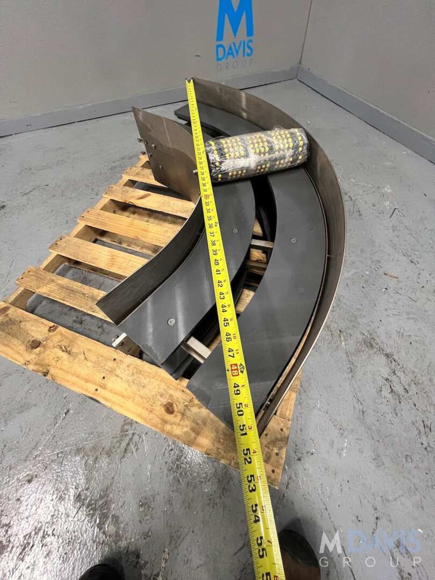BOSTON CONVEYOR AND AUTOMATION 90 DEGREE CONVEYOR, APPROX. 52 IN. L X 13 IN. W (INVENTORY # ) (LOC - Image 4 of 5
