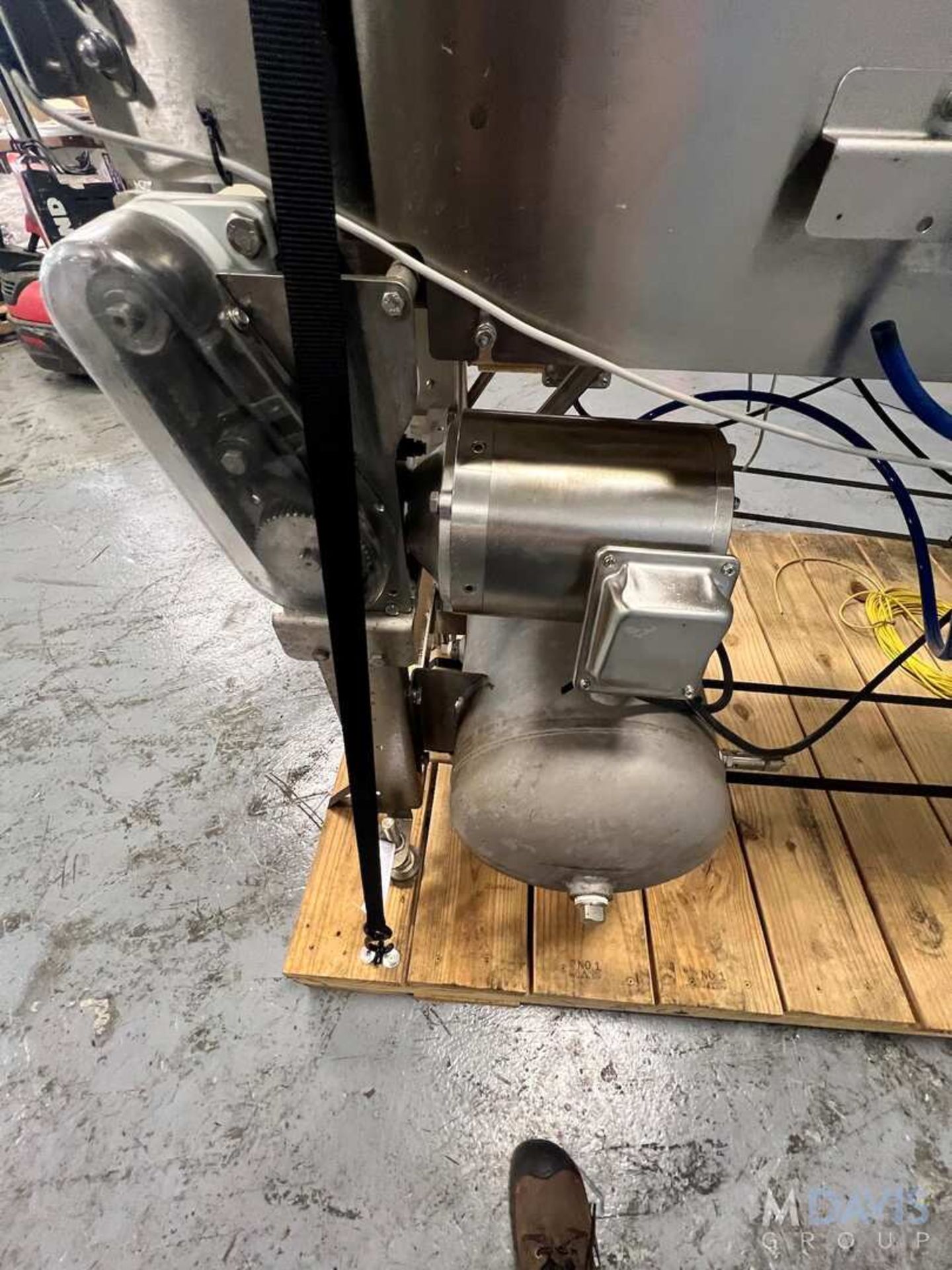 S/S CONVEYOR WITH LENZE AC TECH VARIABLE SPEED CONTROLLER, APPROX. 80 IN. L X 12 IN. W (INVENTORY # - Image 4 of 11