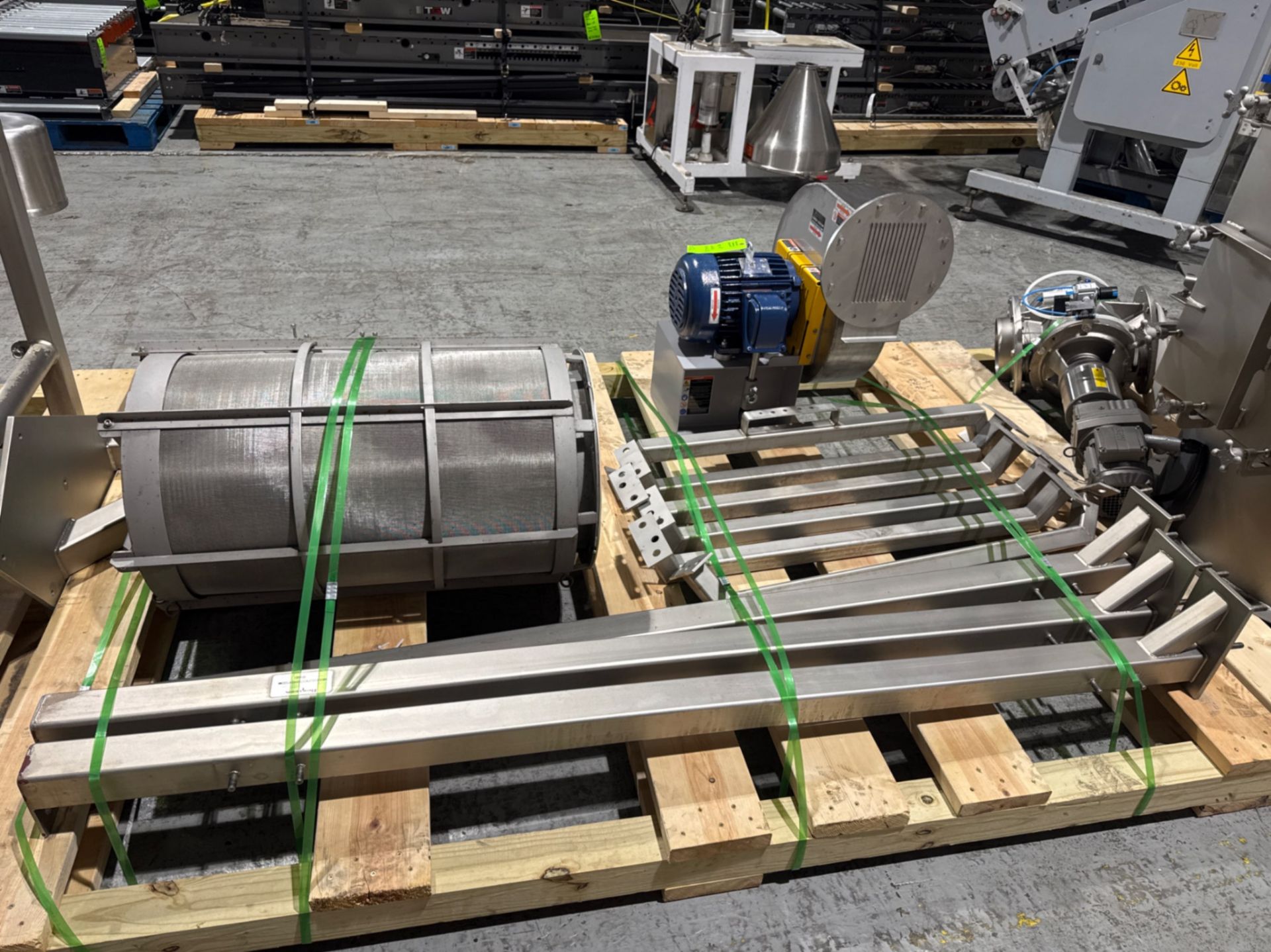 Sweco 46 S/S Deck Sifter with Flexicon Bag Dump Station with Dust Collection System - Image 16 of 29