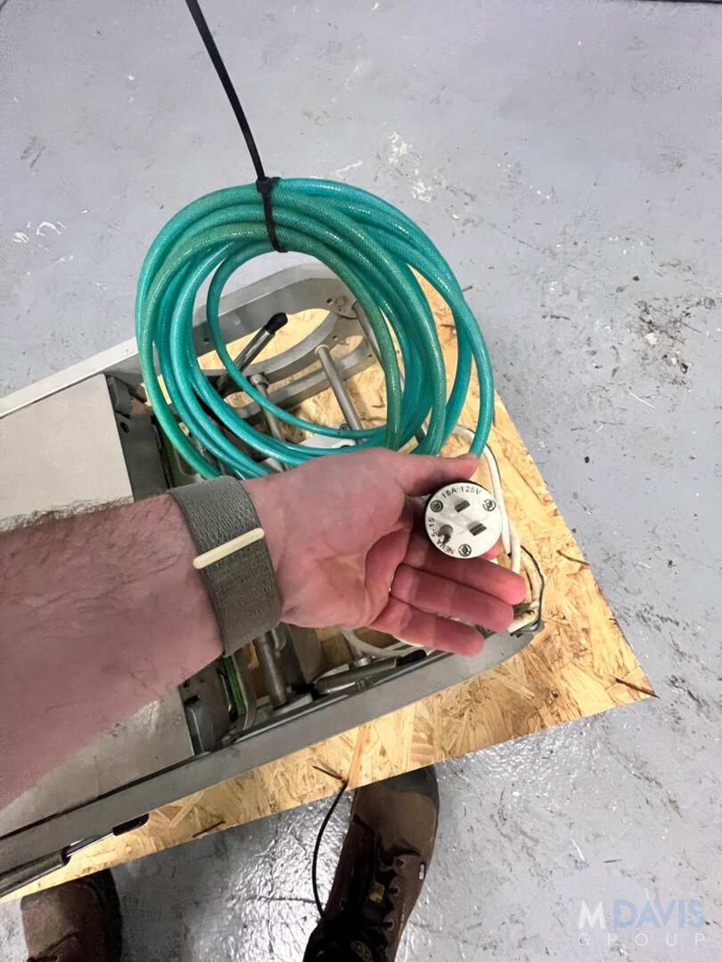 PROSEAL BENCHTOP/MANUAL TRAY SEALER, MODEL T2X, S/N SN-M-03696, 120 V, 60 HZ(INVENTORY # ) (LOCATED - Image 6 of 7