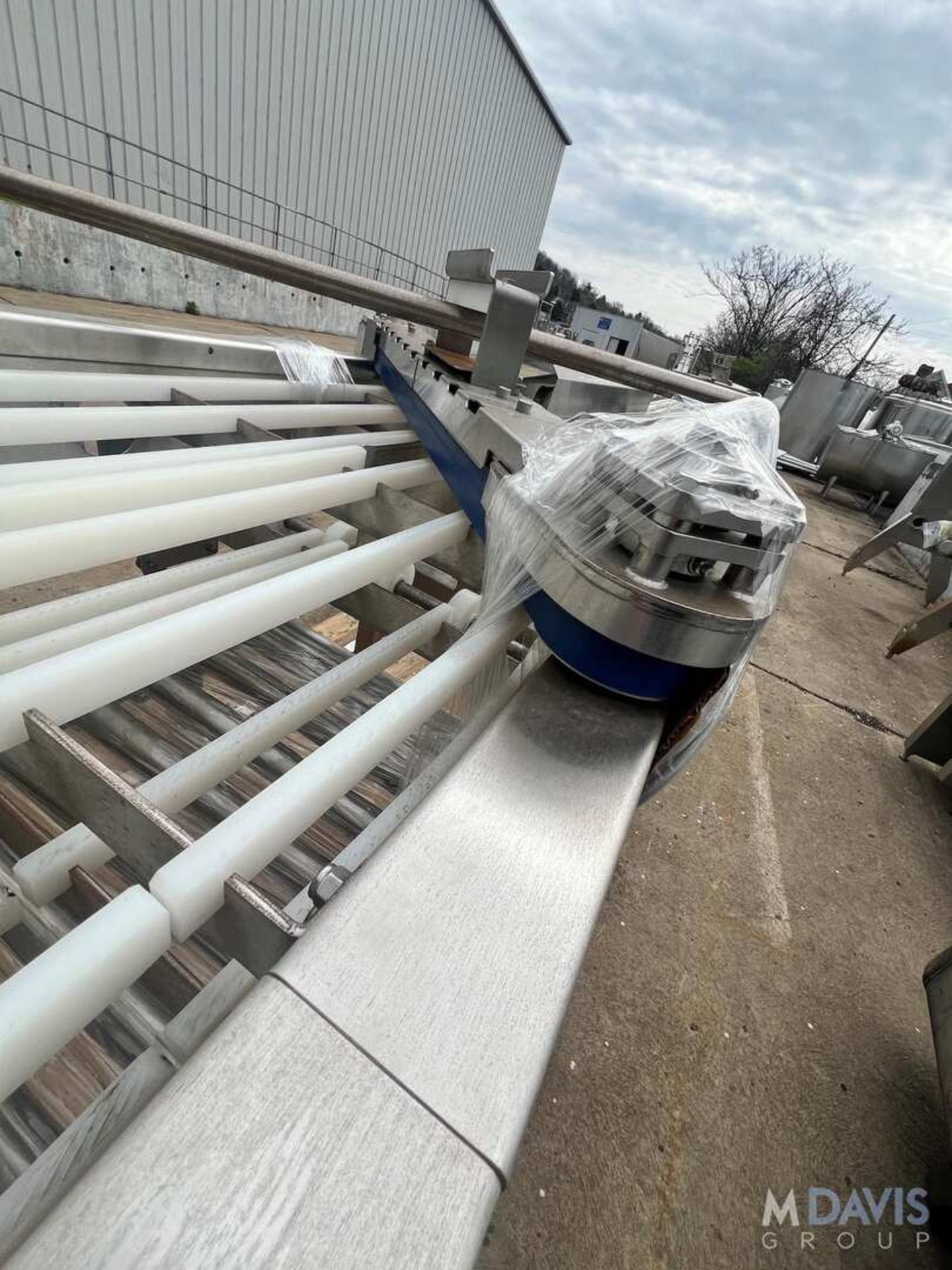 NEW BOSTON CONVEYOR AND AUTOMOTION S/S CONVEYOR WITH SWITCH, APPROX. 203 IN. L X 30 IN. W (INVENTO - Image 9 of 16