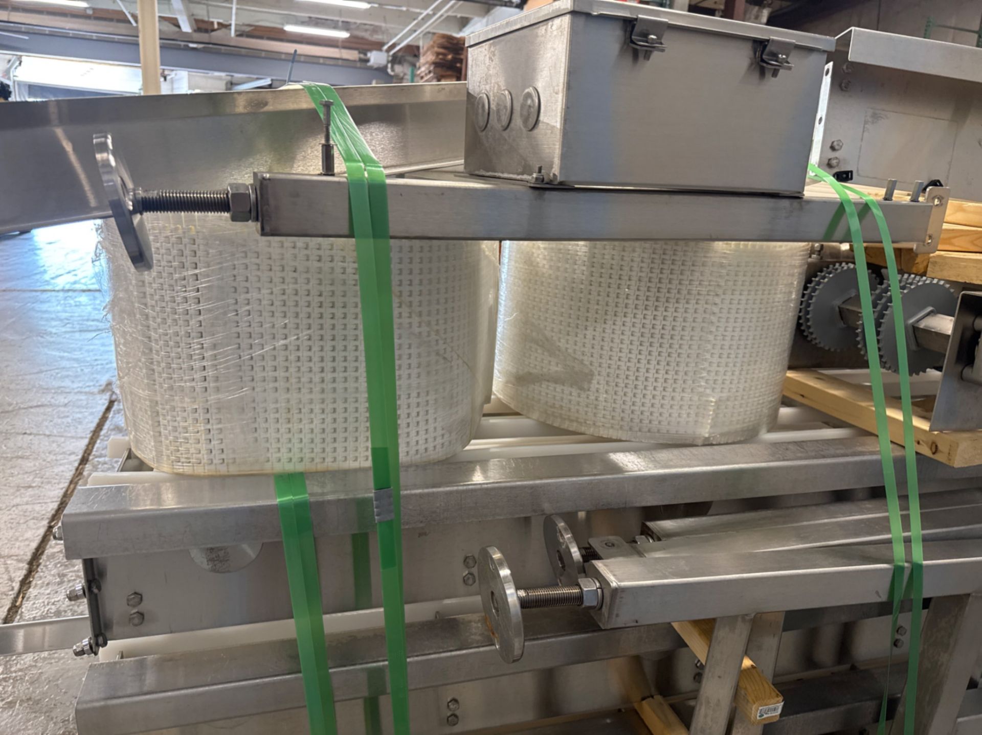 BOSTON S/S CONVEYOR SECTIONS WITH DRIVES - Image 7 of 10