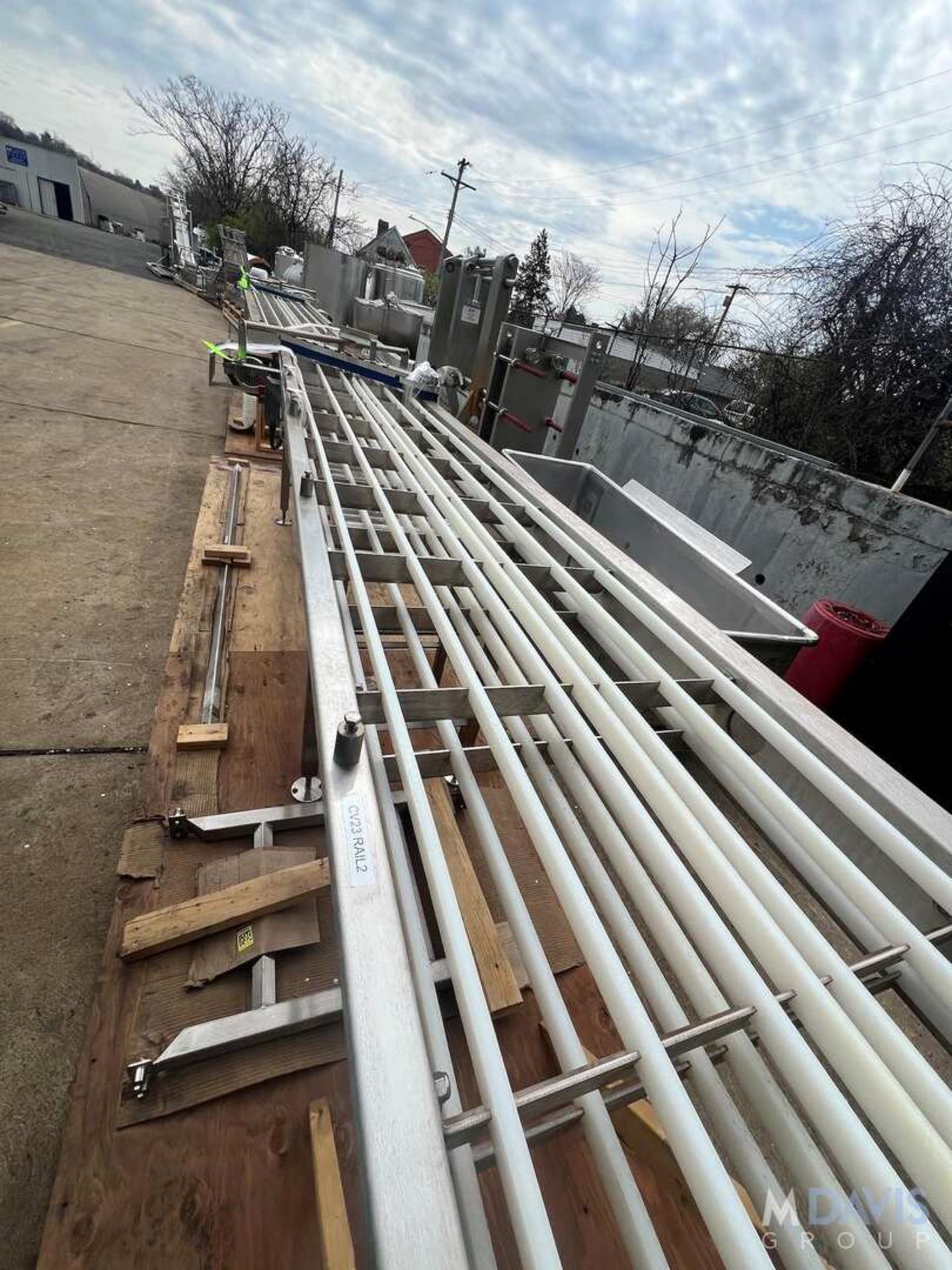 NEW BOSTON CONVEYOR AND AUTOMOTION S/S CONVEYOR WITH SWITCH, APPROX. 203 IN. L X 30 IN. W (INVENTO - Image 11 of 16