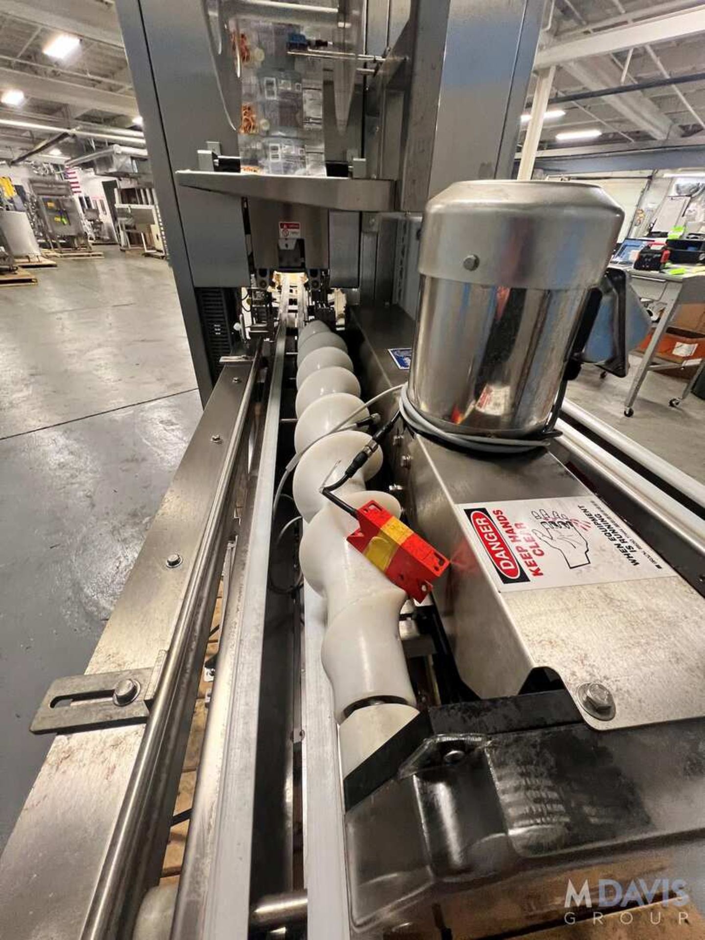 2019 SLEEVE SEALVERTICAL SLEEVE LABELER, MODEL SSL - FS1, S/N 05131910, WITH ALLEMN BRADLEY COMPACTL - Image 7 of 22