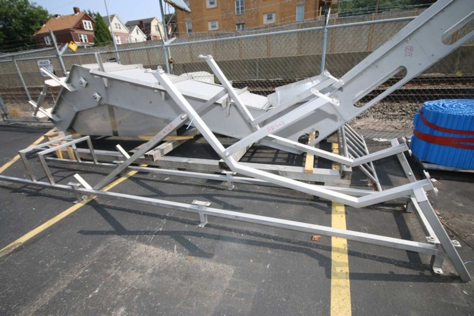 Aprox. 28' L S/S Inclined Conveyor with 24" Intralox Plastic Conveyor Chain, 3 hp / 1755/ rpm Drive - Image 3 of 7