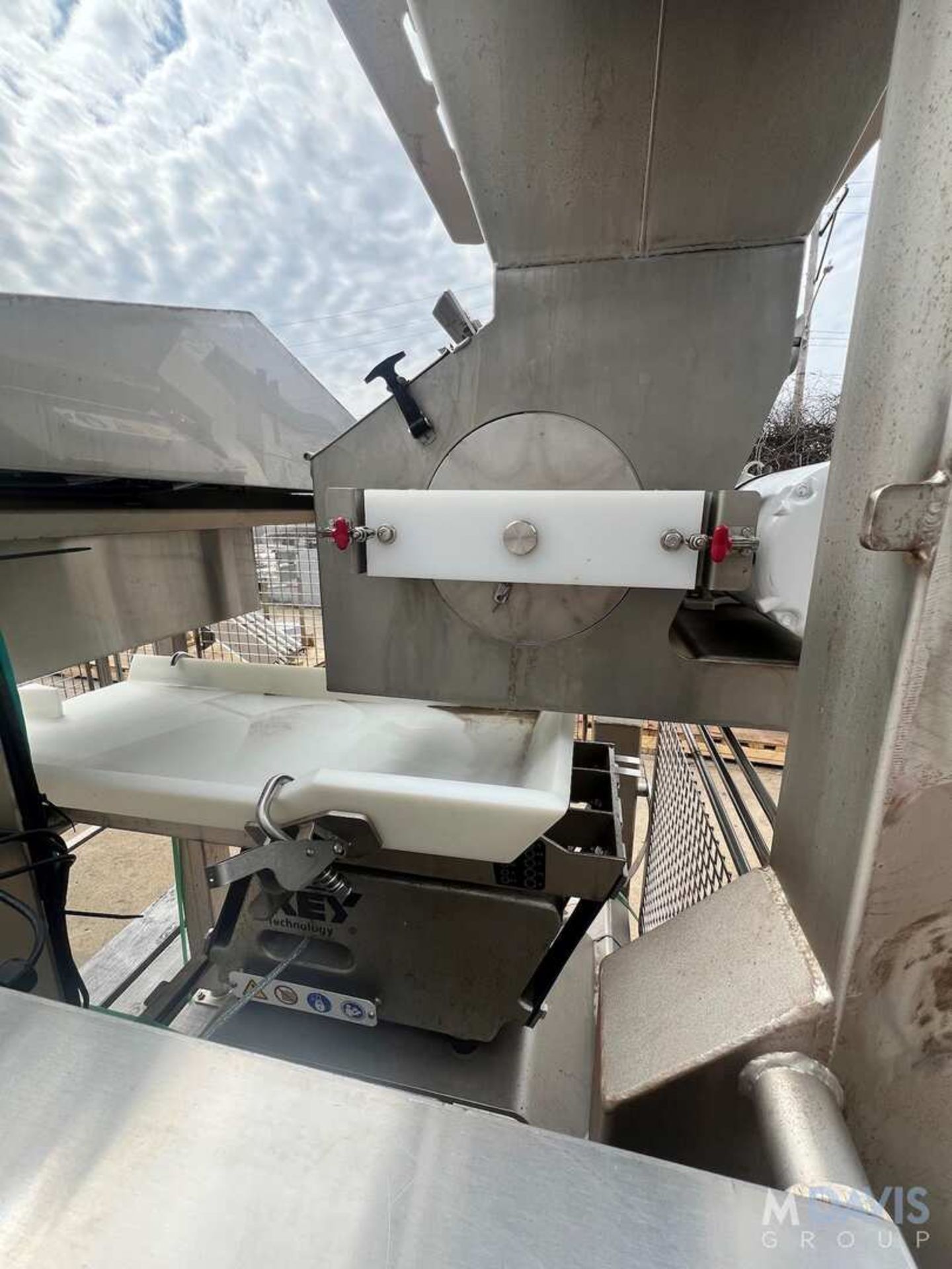 2020 KEY TECHNOLOGIES VIBRATORY CONVEYOR WITH VISION INSPECTION SYSTEM, MODEL SH01-088663, S/N W1134 - Image 19 of 26