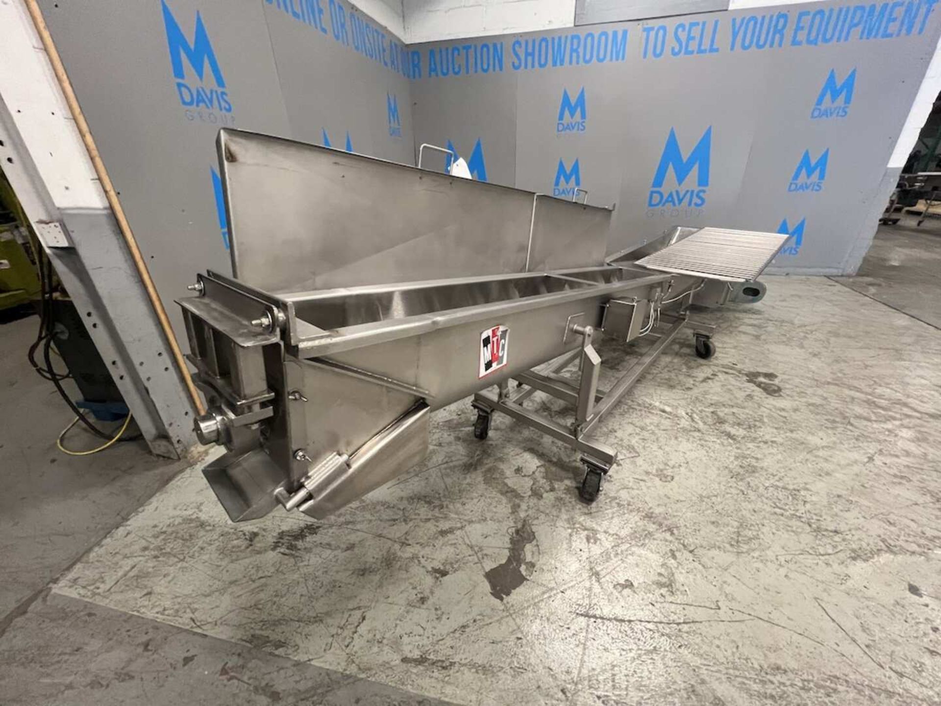 MTC 13 FT L PORTABLE INCLINED S/S AUGER CONVEYOR / HOPPER - Image 3 of 30