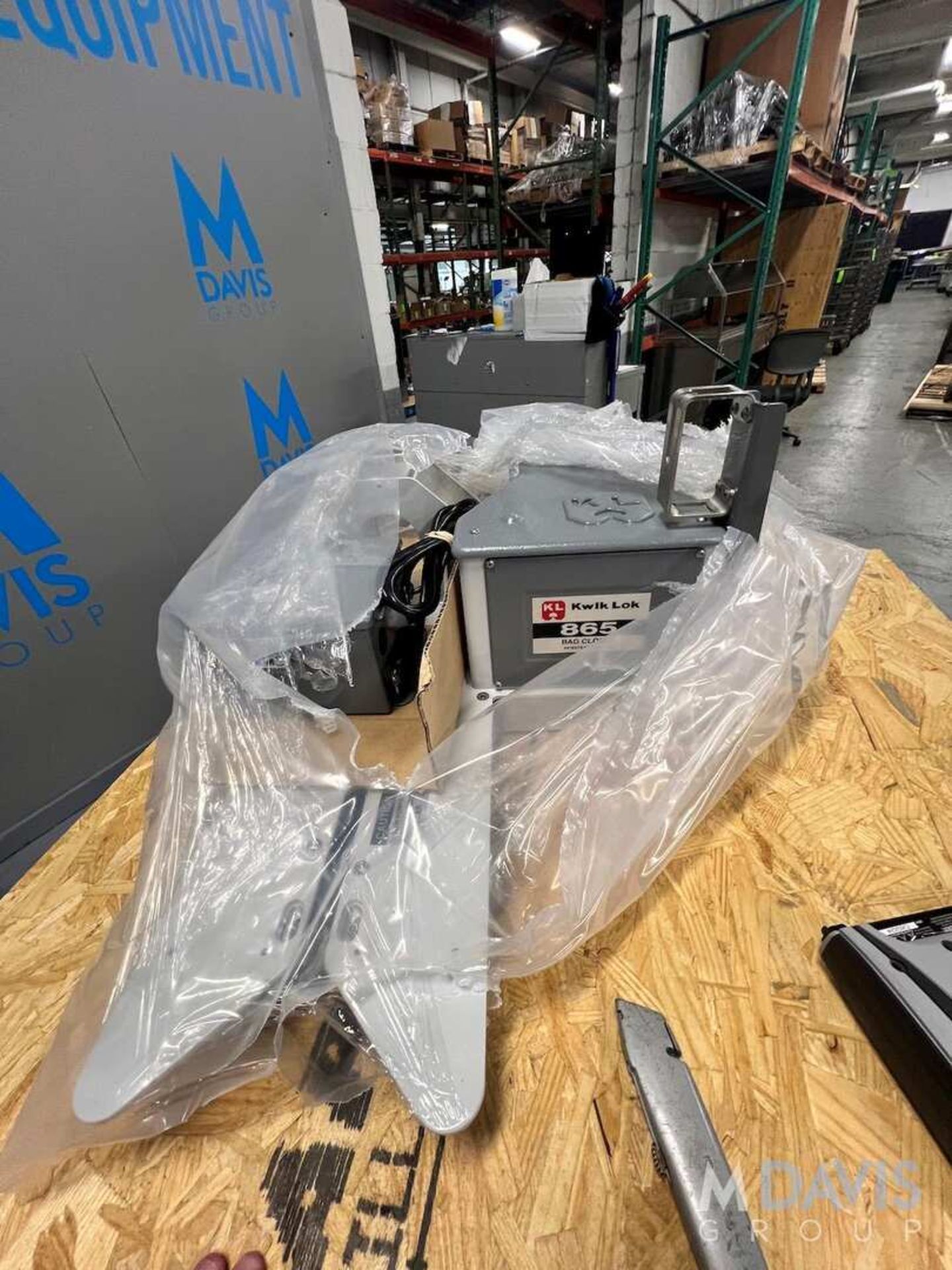 NEW KWIK LOK BAG TENSIONER / BAG CLOSER, MODEL 865, KWIK LOK BAG TENSIONER MODEL MR (INVENTORY # ) - Image 11 of 14