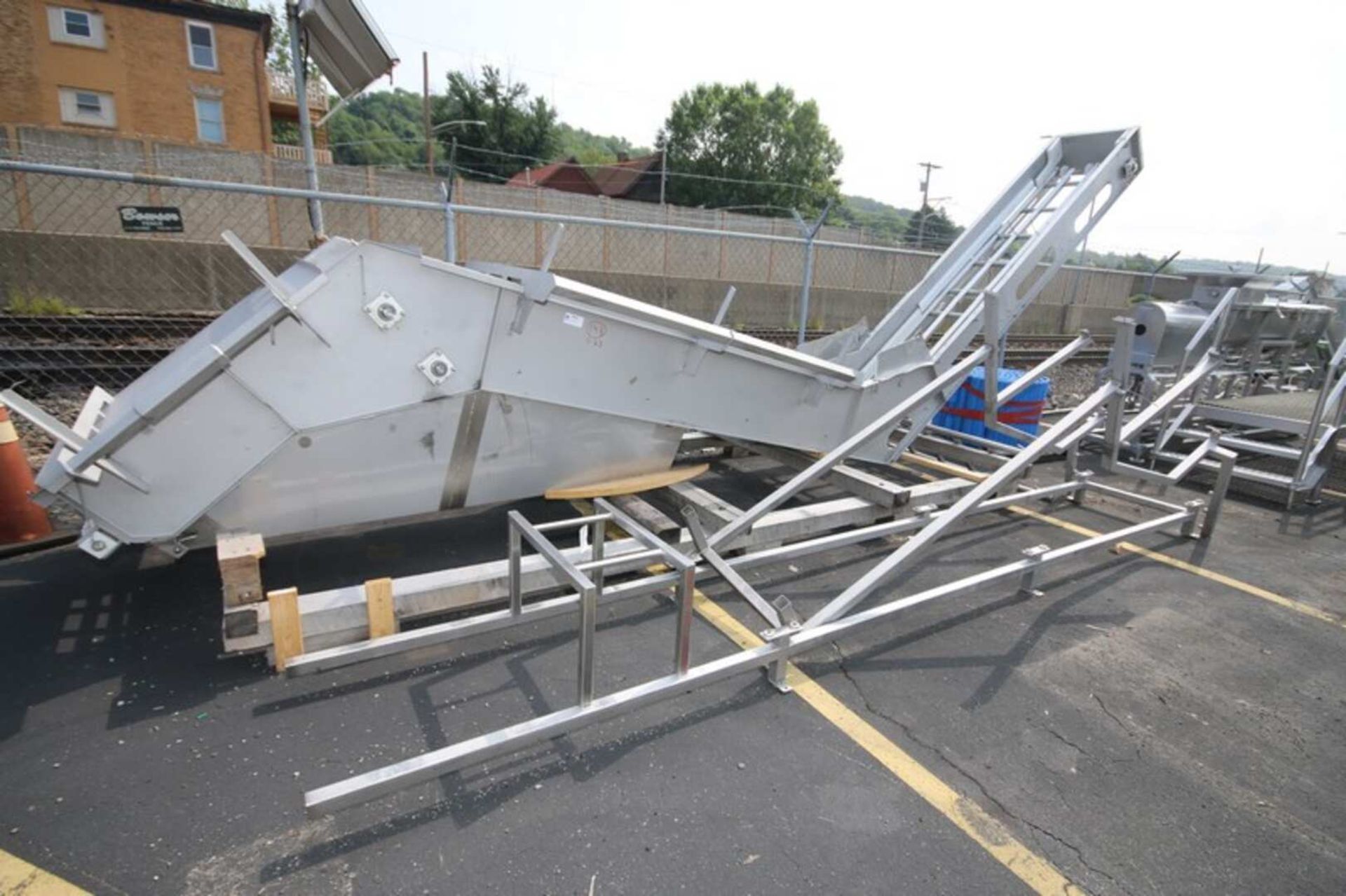 Aprox. 28' L S/S Inclined Conveyor with 24" Intralox Plastic Conveyor Chain, 3 hp / 1755/ rpm Drive