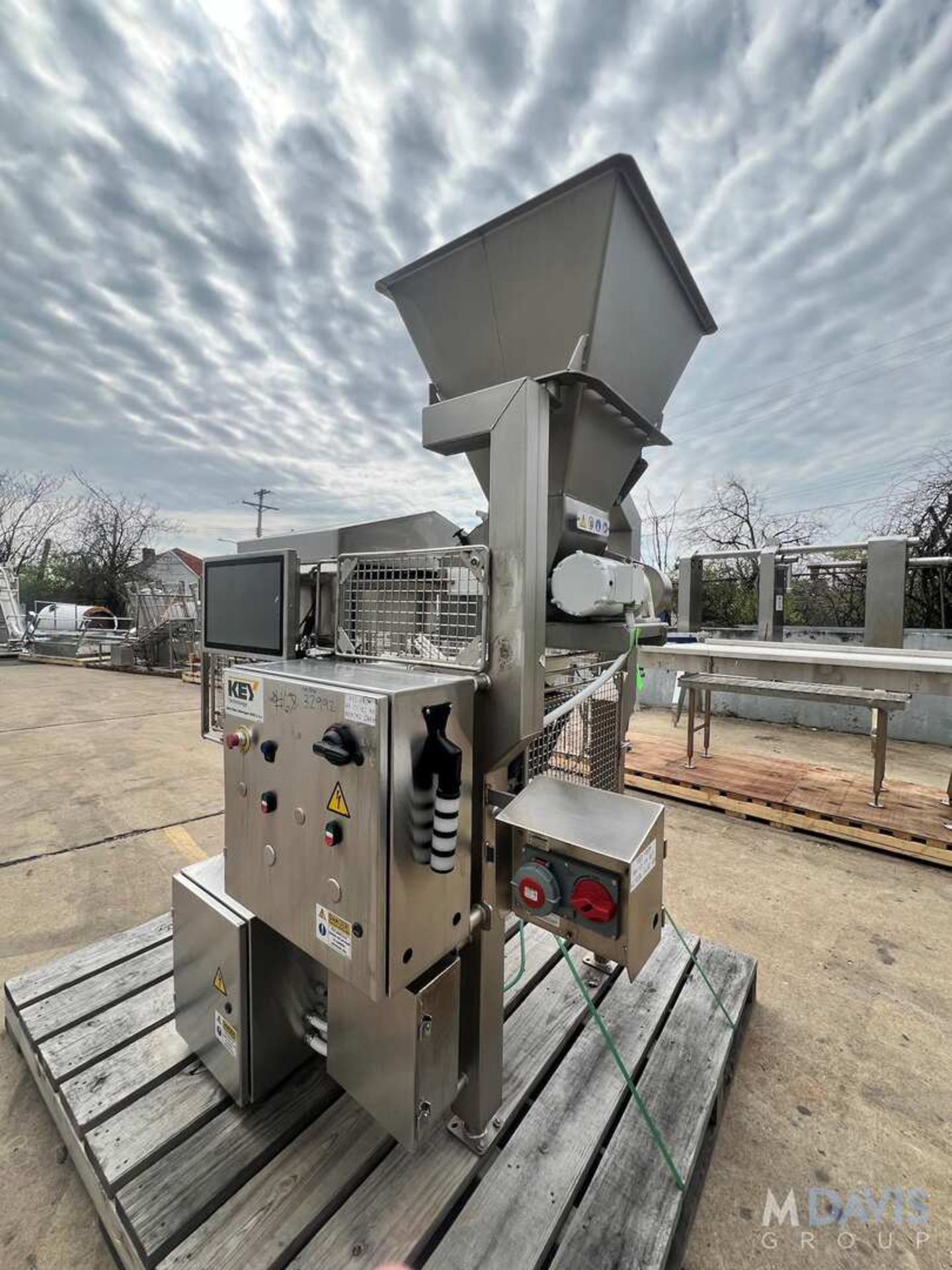 2020 KEY TECHNOLOGIES VIBRATORY CONVEYOR WITH VISION INSPECTION SYSTEM, MODEL SH01-088663, S/N W1134 - Image 7 of 26